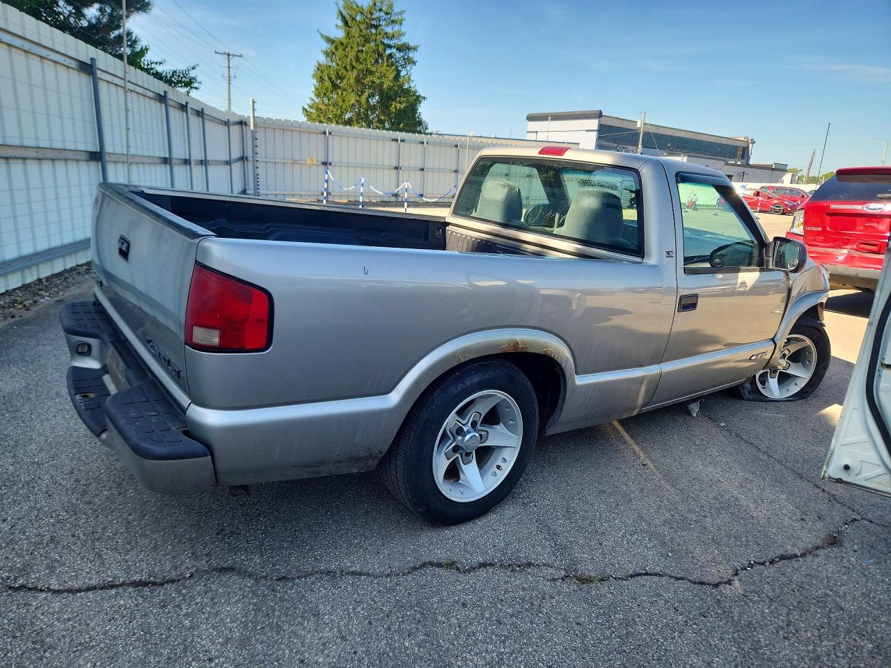 2001 Chevrolet S Truck S10 Tan vin: 1GCCS145418142065