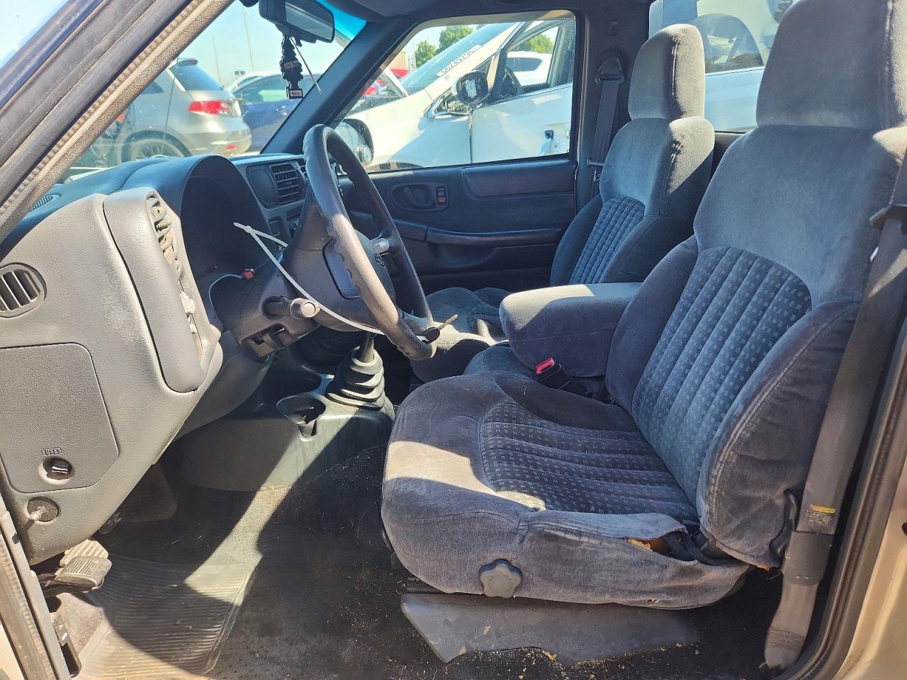 2001 Chevrolet S Truck S10 Tan vin: 1GCCS145418142065