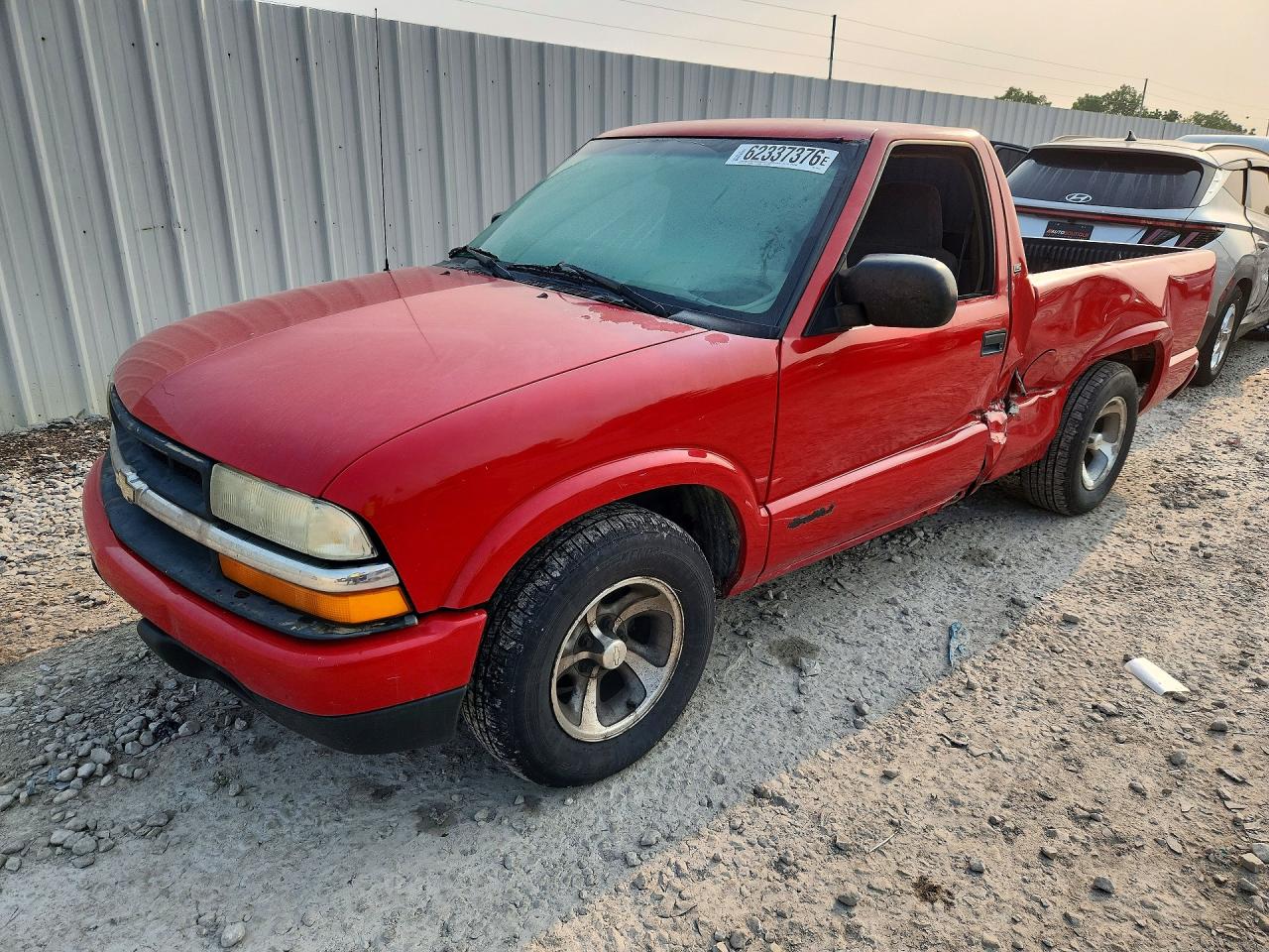 2002 Chevrolet S Truck S10 Red vin: 1GCCS145428100352