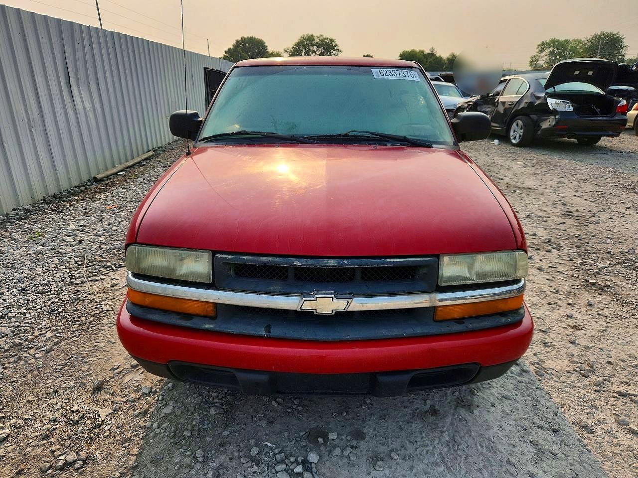 2002 Chevrolet S Truck S10 Red vin: 1GCCS145428100352