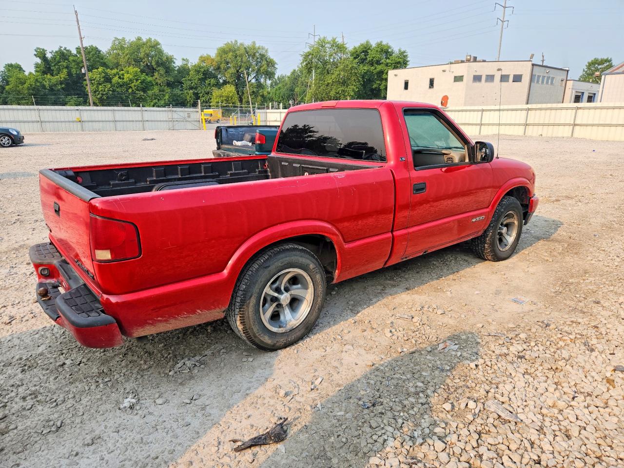 2002 Chevrolet S Truck S10 Red vin: 1GCCS145428100352