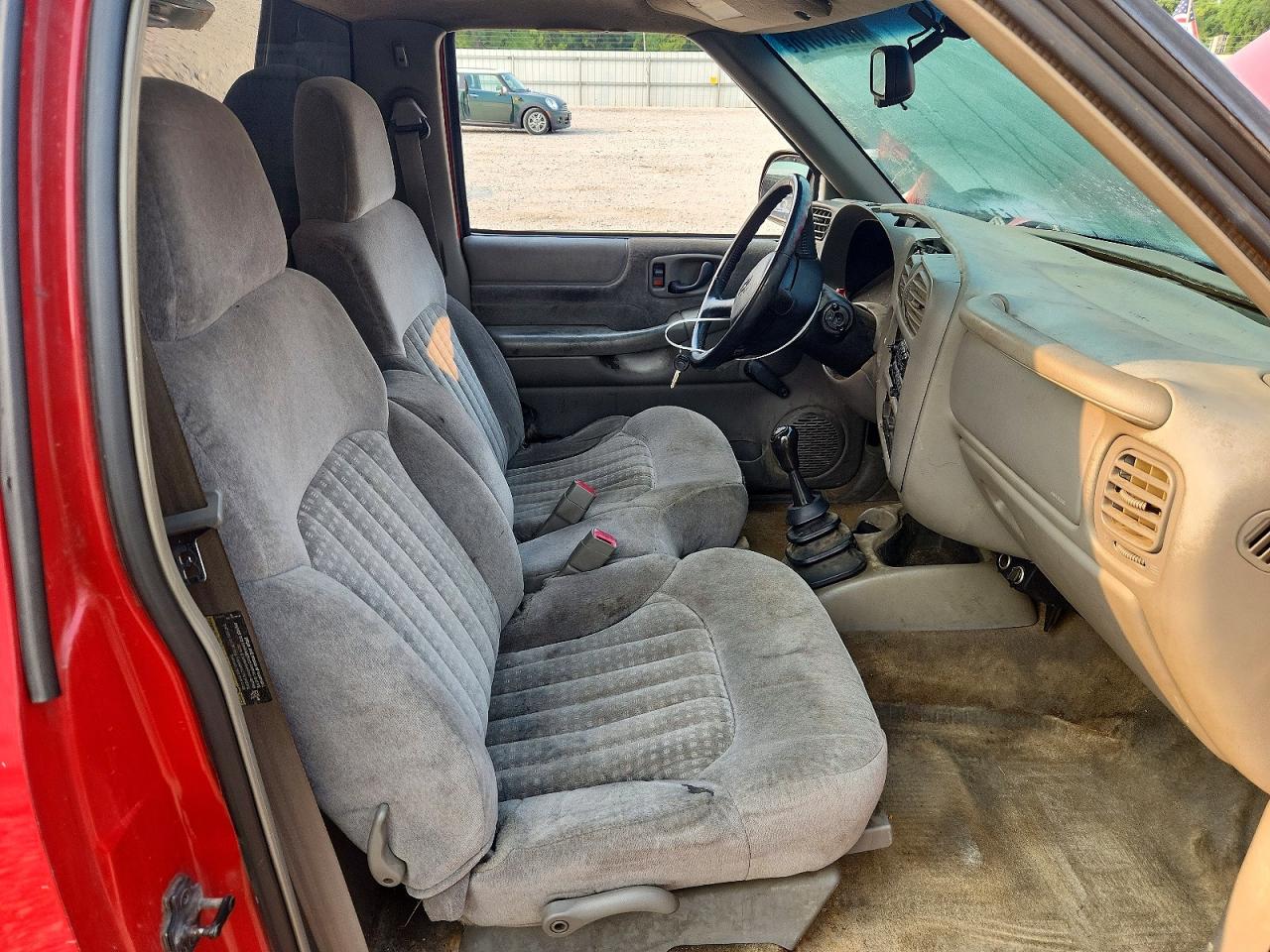2002 Chevrolet S Truck S10 Red vin: 1GCCS145428100352