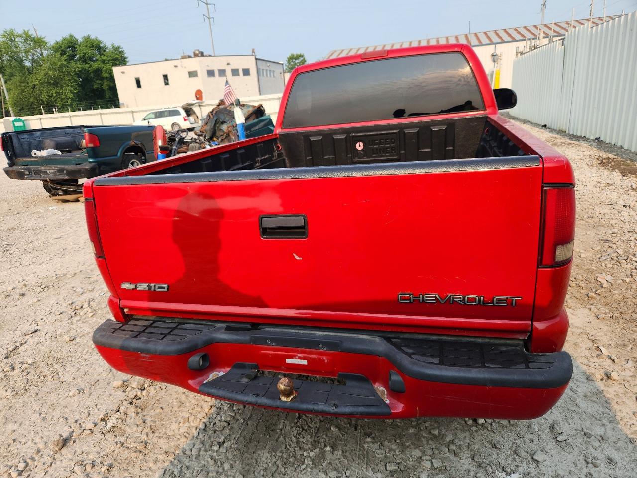 2002 Chevrolet S Truck S10 Red vin: 1GCCS145428100352