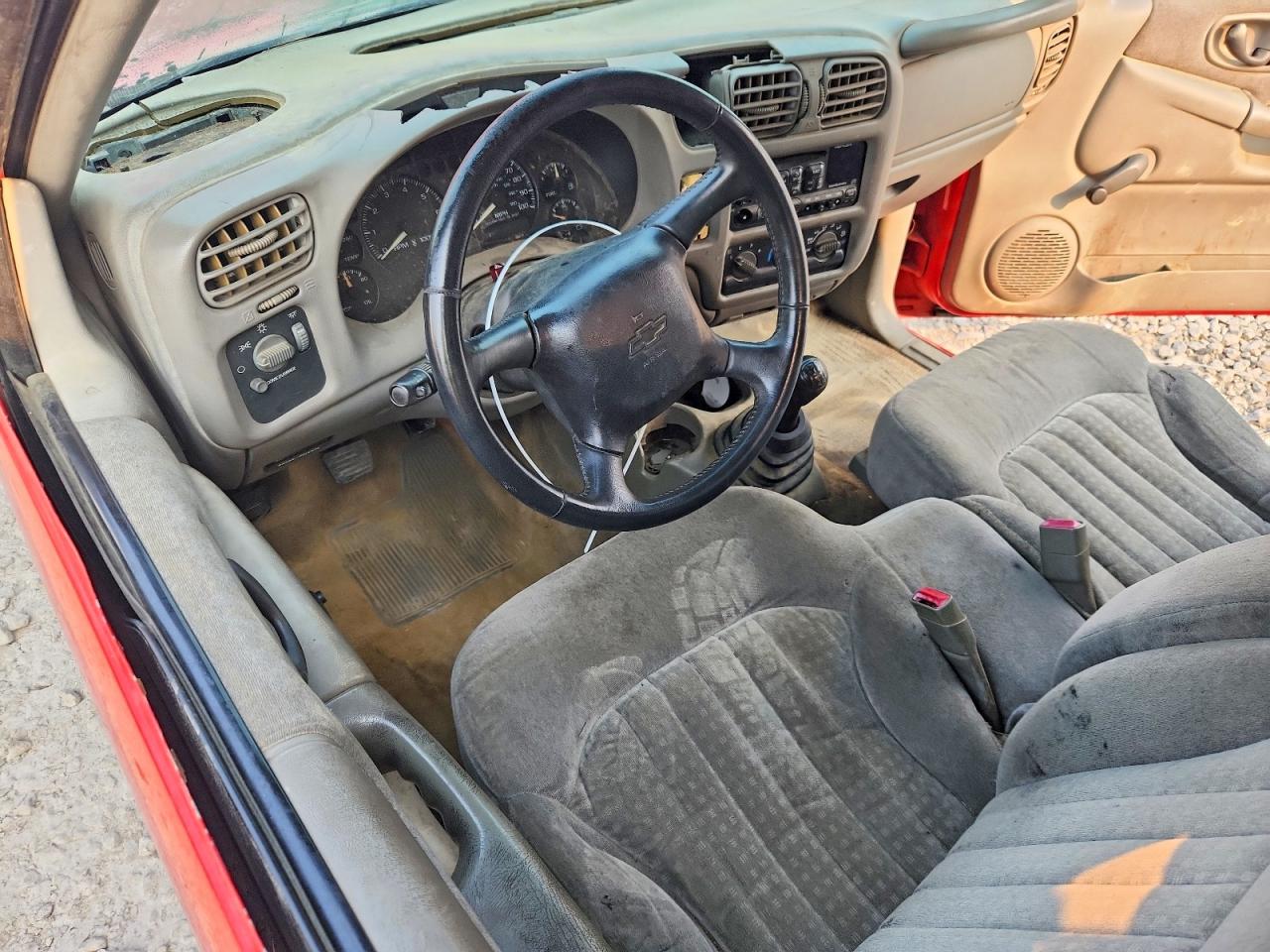 2002 Chevrolet S Truck S10 Red vin: 1GCCS145428100352