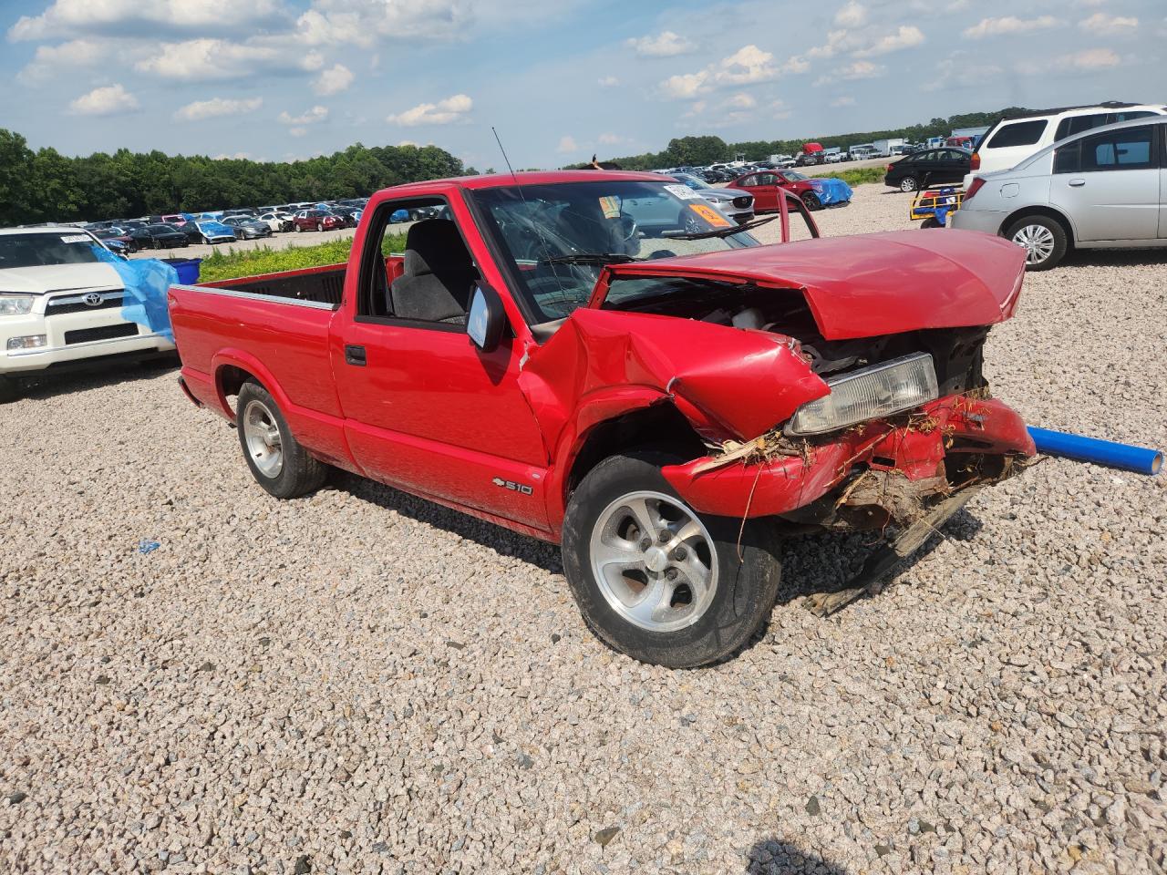 2000 Chevrolet S10 Red vin: 1GCCS1455YK206465