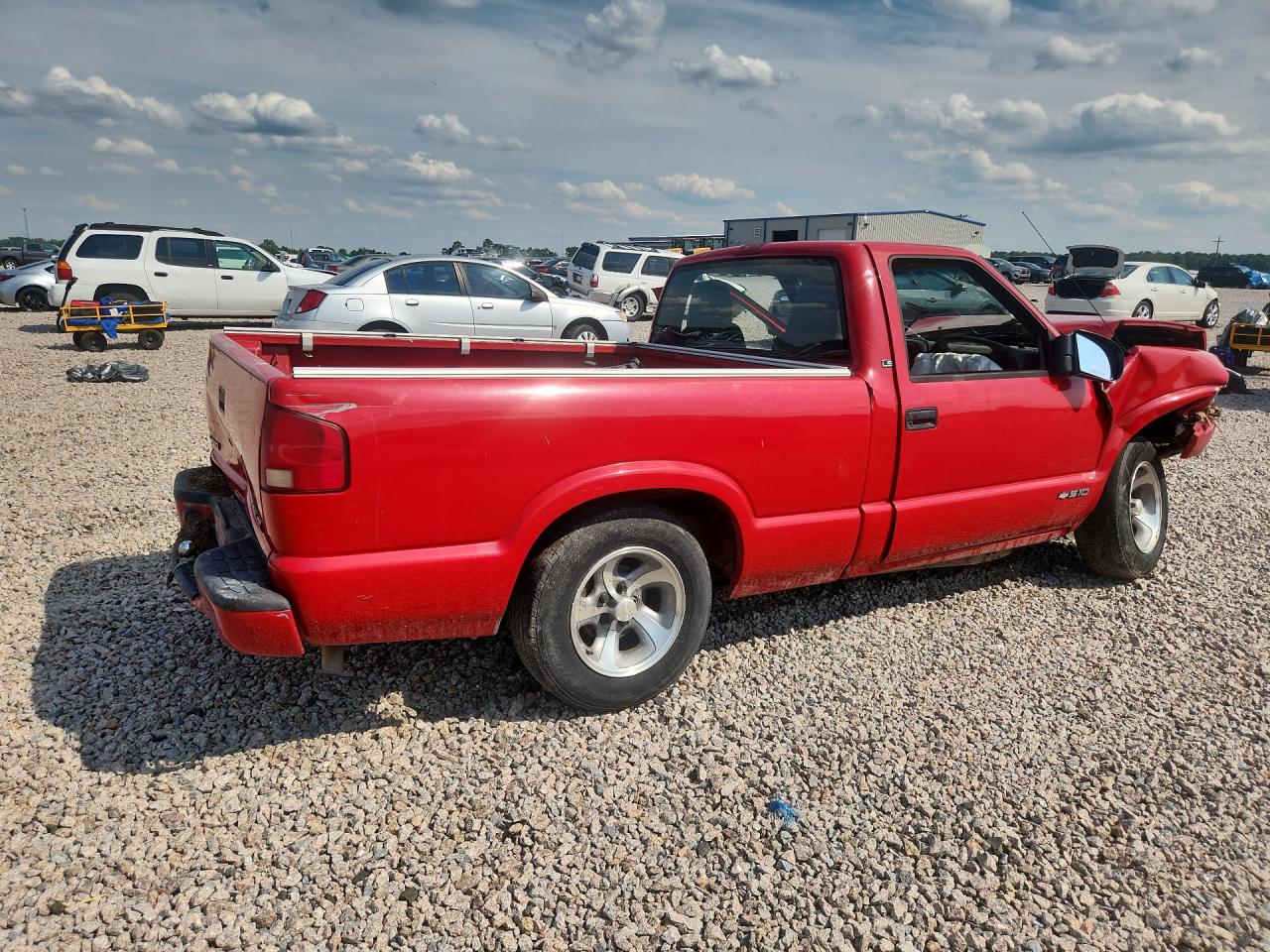 2000 Chevrolet S10 Red vin: 1GCCS1455YK206465
