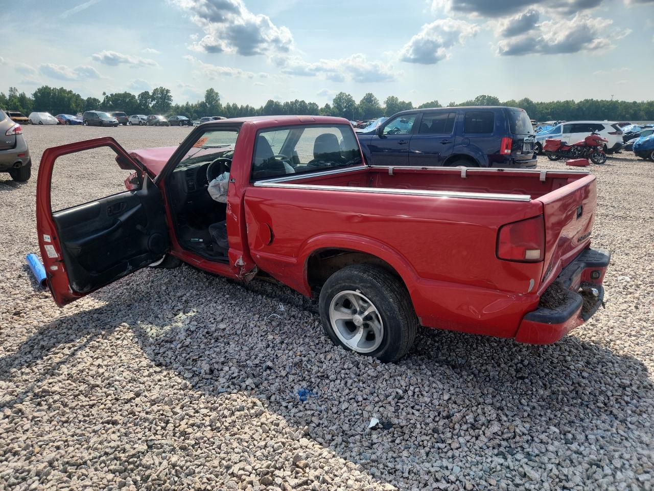 2000 Chevrolet S10 Red vin: 1GCCS1455YK206465