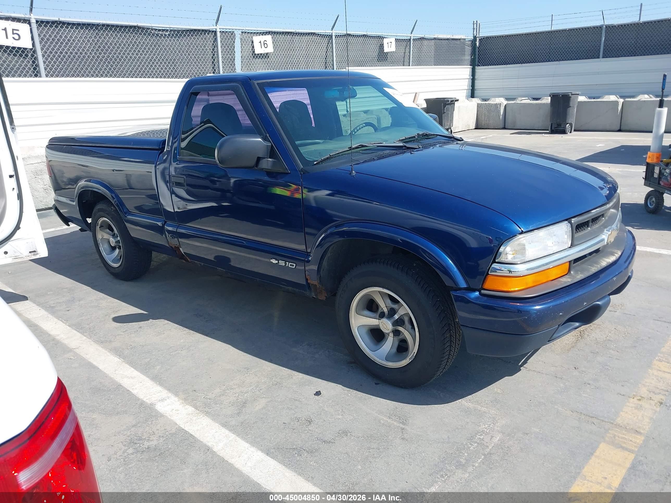 2000 Chevrolet S-10 Ls Blue vin: 1GCCS1455YK256458