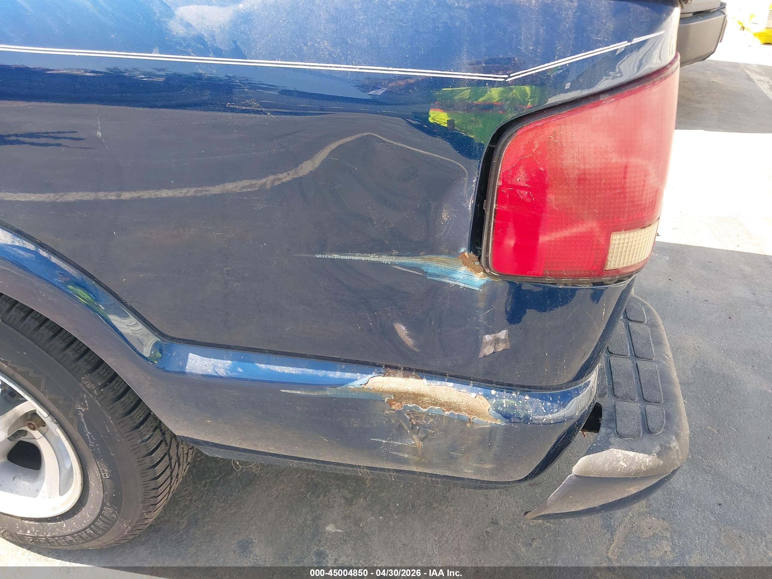 2000 Chevrolet S-10 Ls Blue vin: 1GCCS1455YK256458
