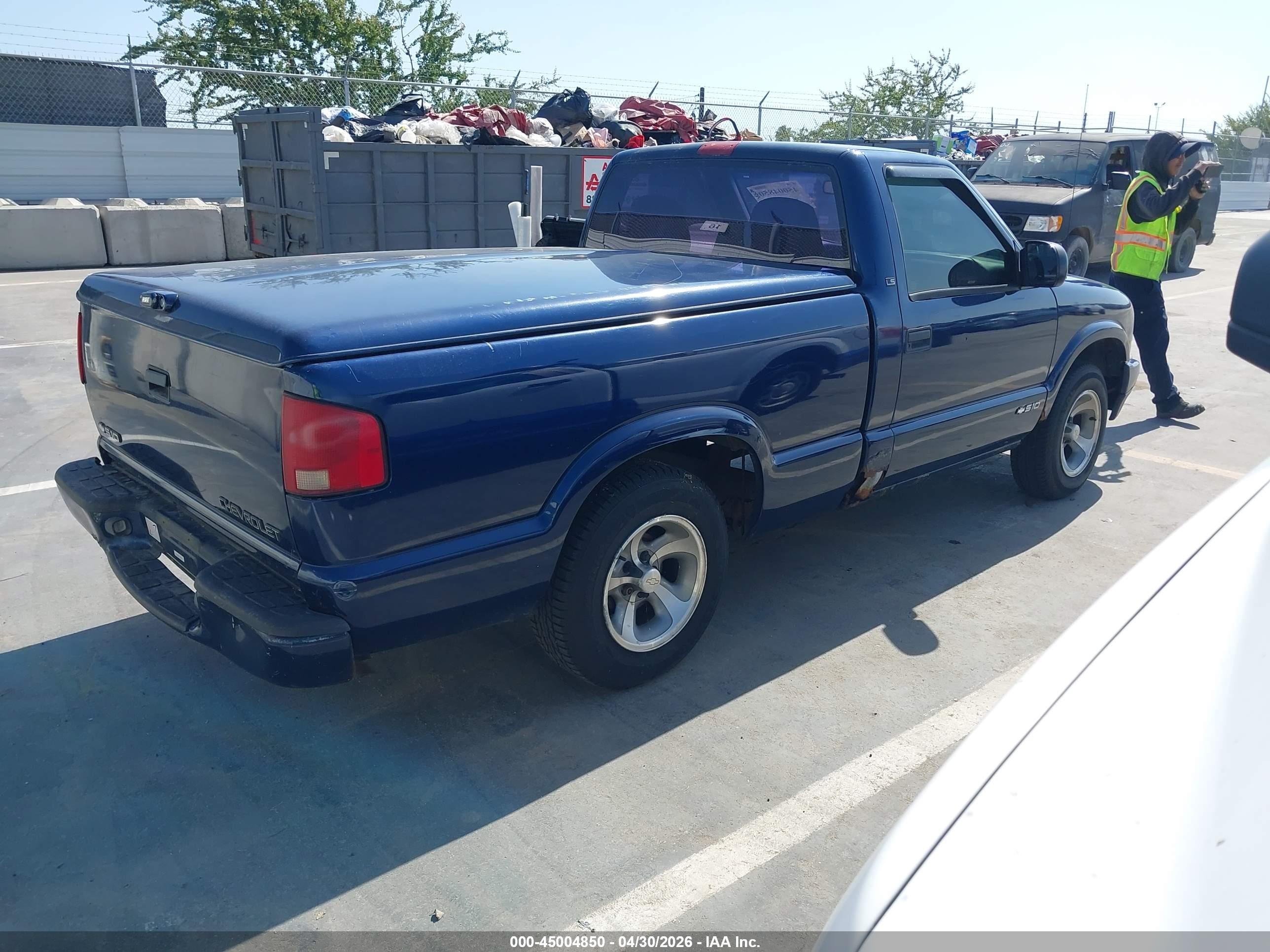 2000 Chevrolet S-10 Ls Blue vin: 1GCCS1455YK256458