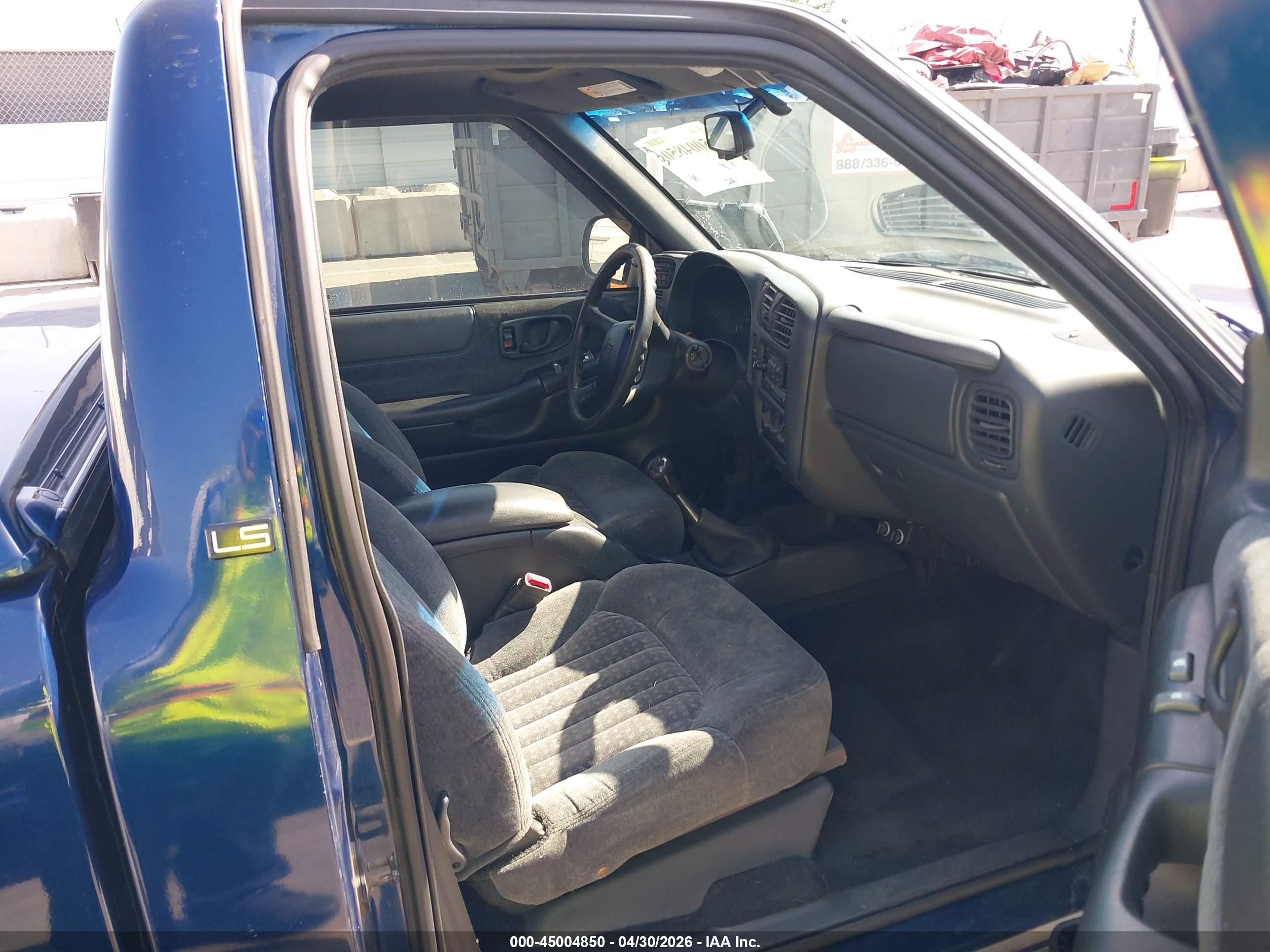2000 Chevrolet S-10 Ls Blue vin: 1GCCS1455YK256458