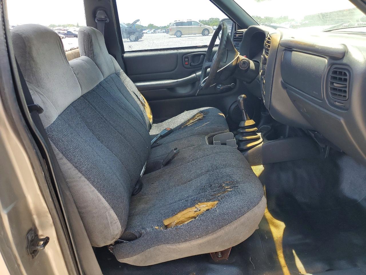 2002 Chevrolet S Truck S10 Бежевый vin: 1GCCS145628258109