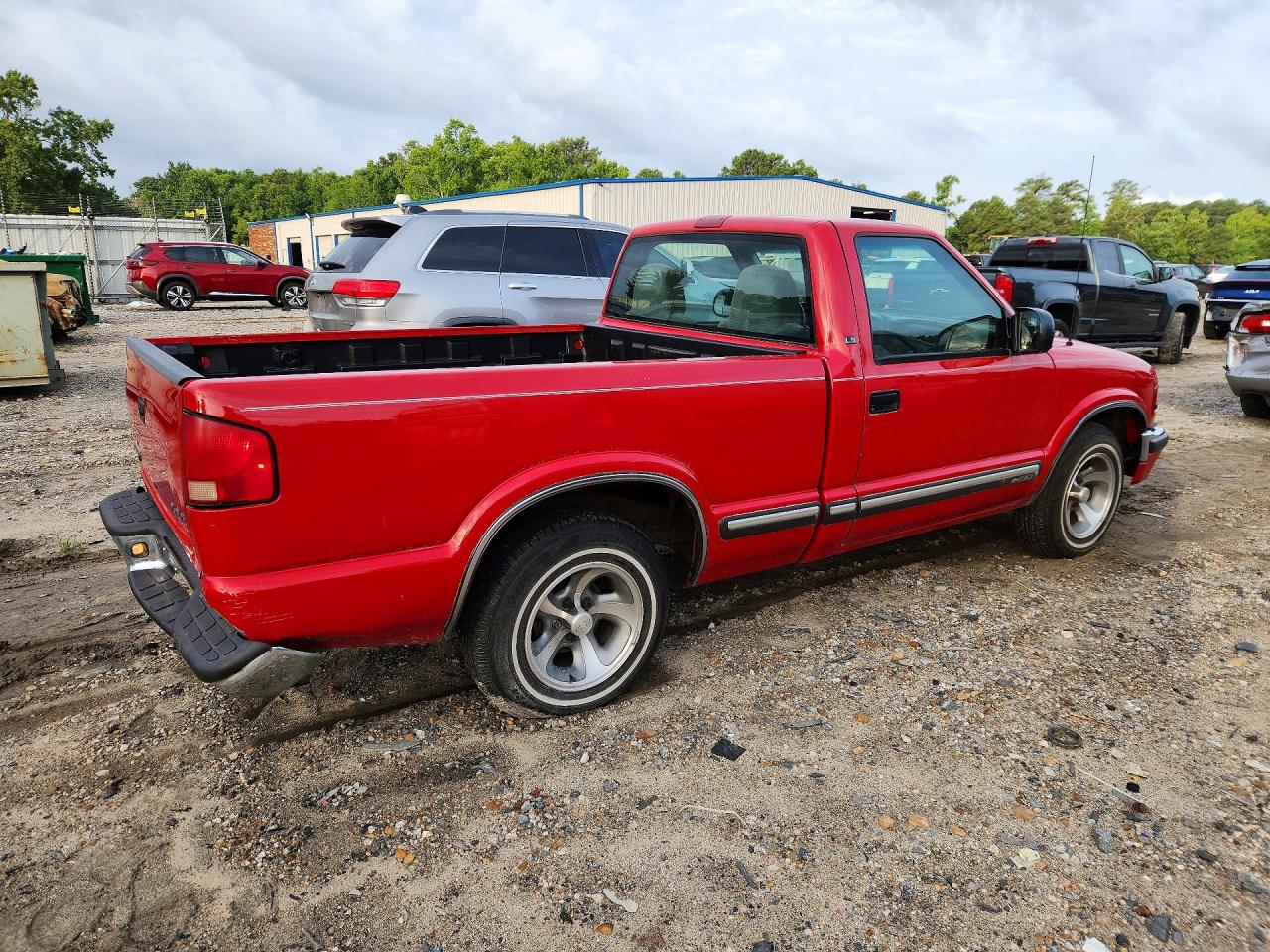 2001 Chevrolet S Truck S10 Red vin: 1GCCS145718189073