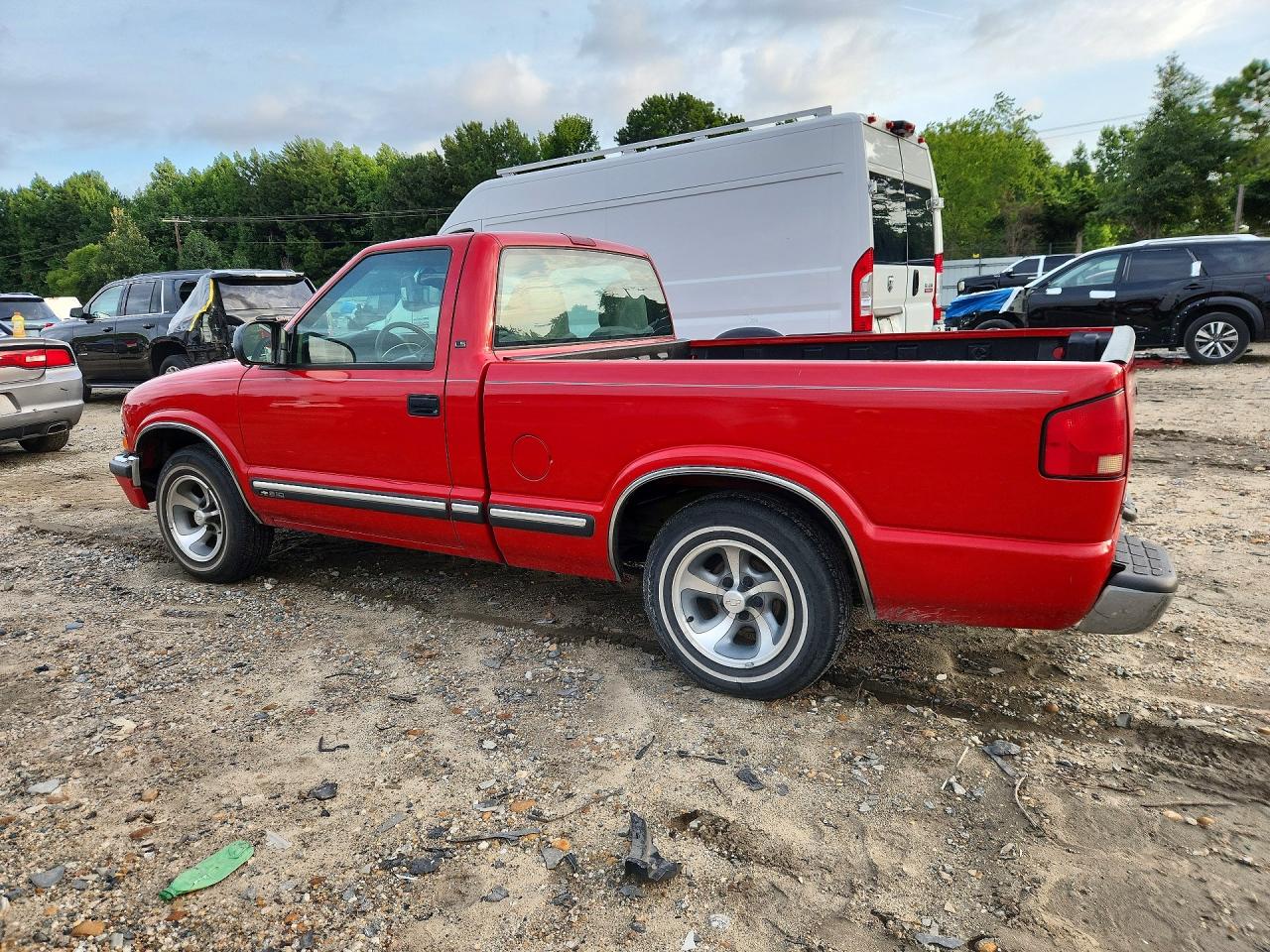 2001 Chevrolet S Truck S10 Red vin: 1GCCS145718189073