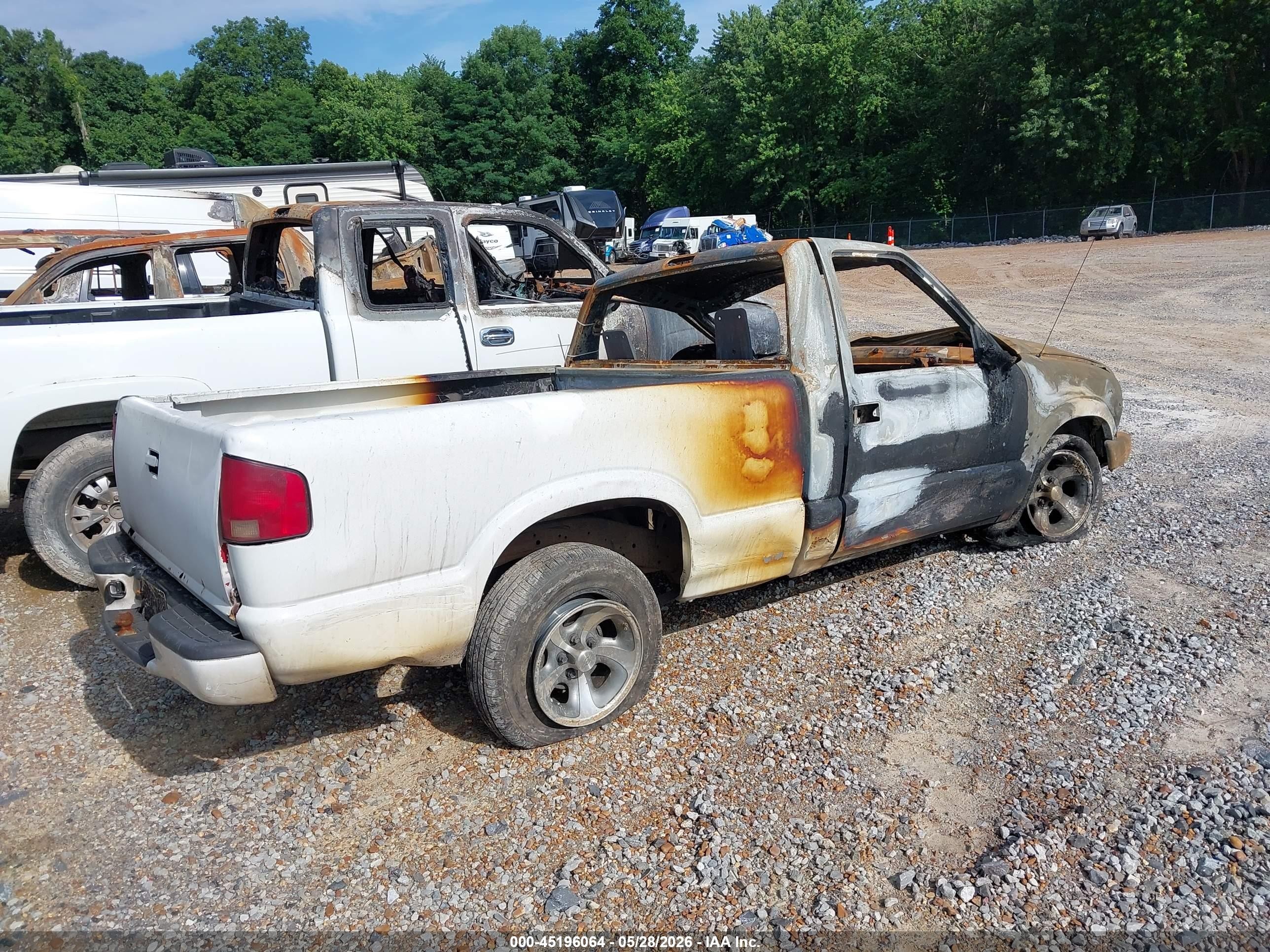 2001 Chevrolet S-10 Ls White vin: 1GCCS14571K140314