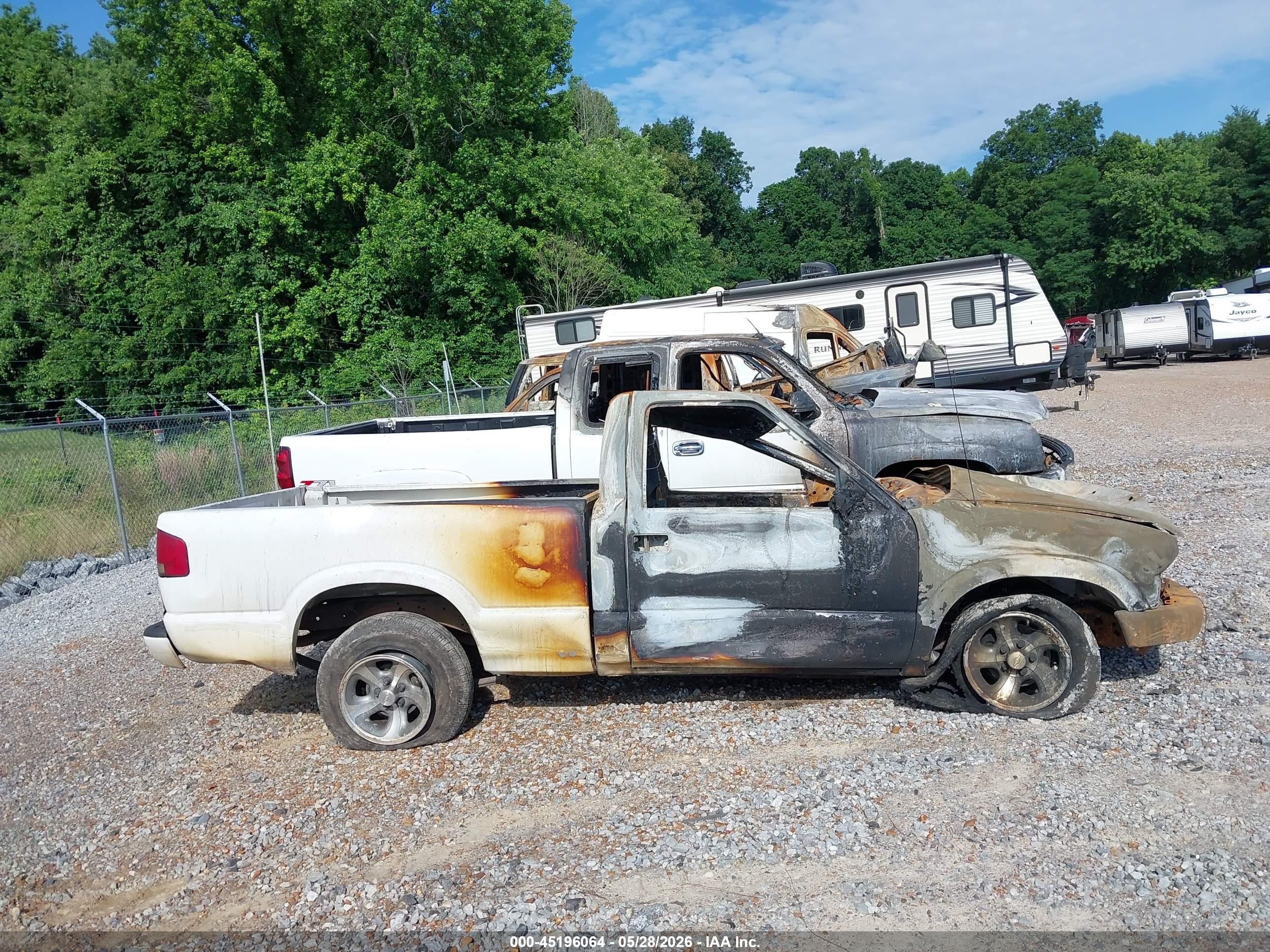 2001 Chevrolet S-10 Ls White vin: 1GCCS14571K140314