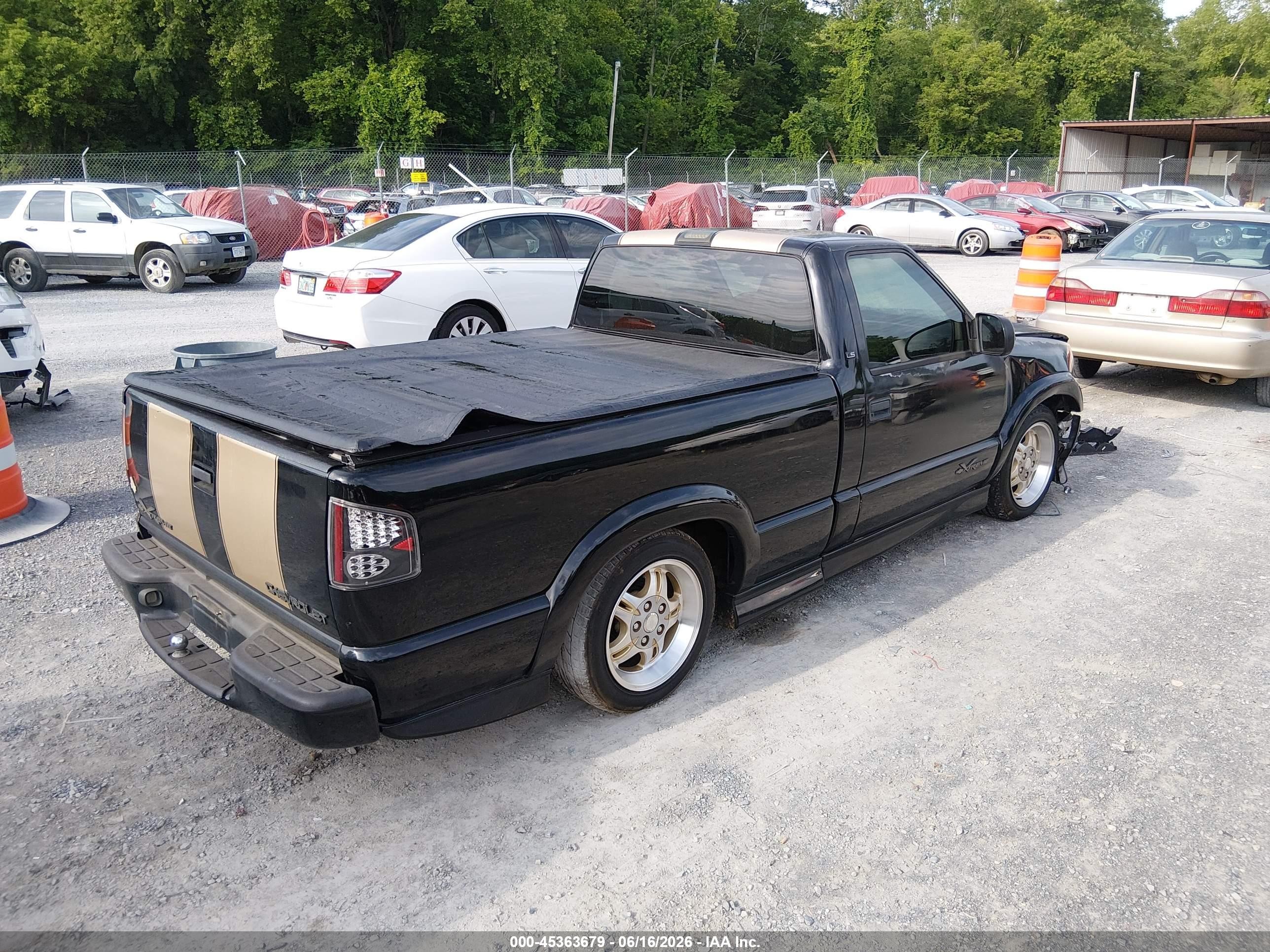 2002 Chevrolet S-10 Ls Black vin: 1GCCS145828244891