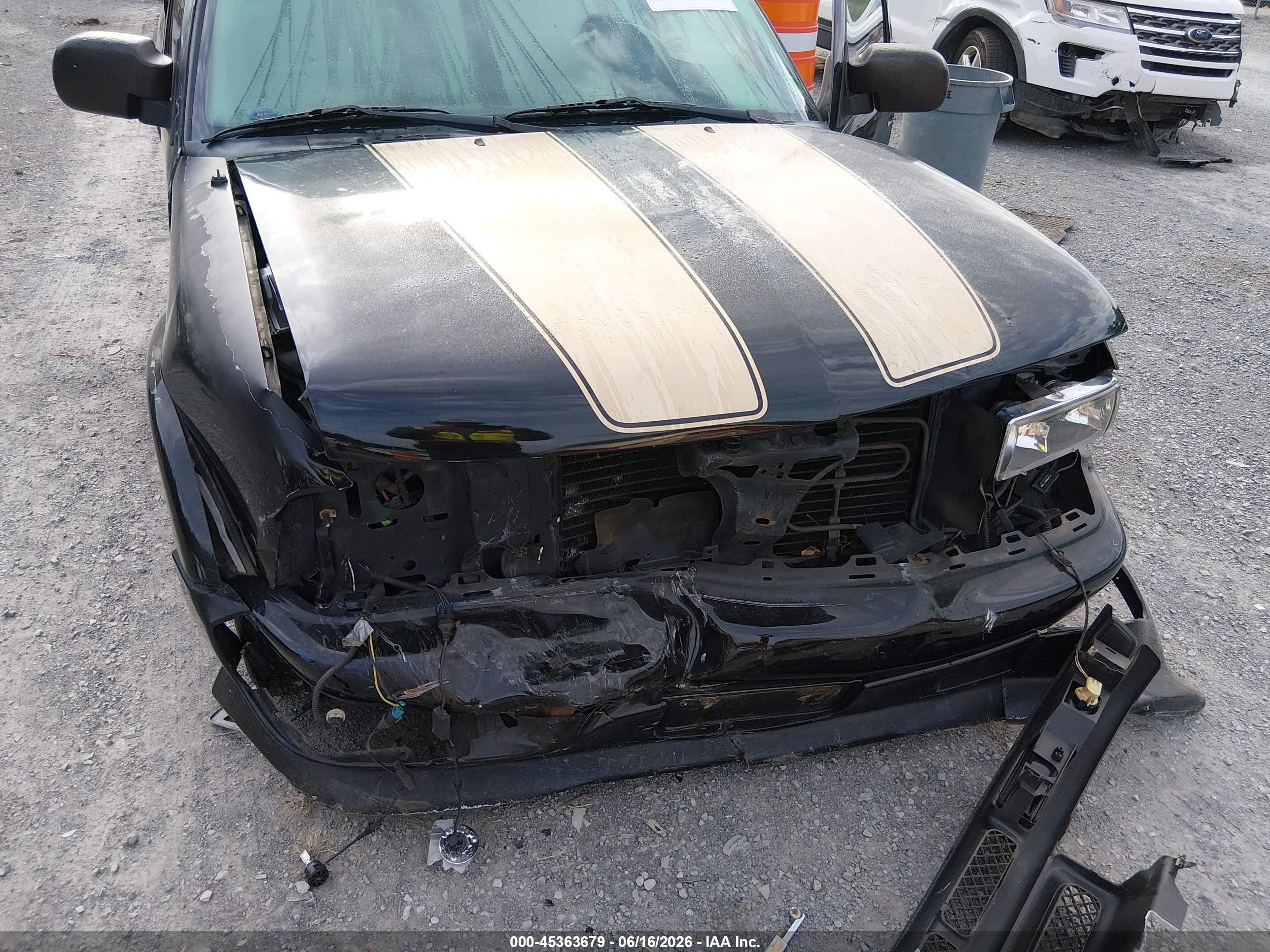 2002 Chevrolet S-10 Ls Black vin: 1GCCS145828244891