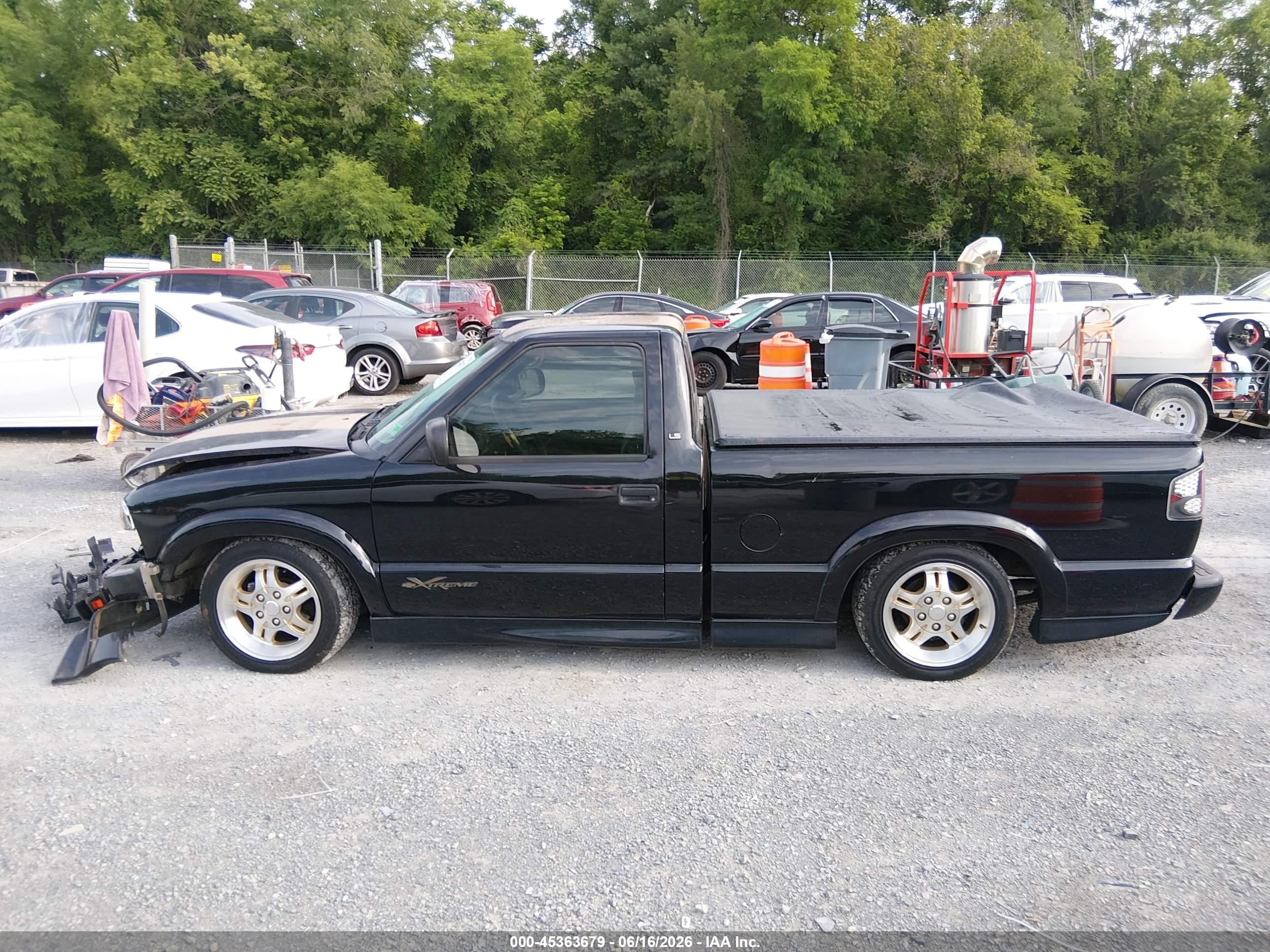 2002 Chevrolet S-10 Ls Black vin: 1GCCS145828244891