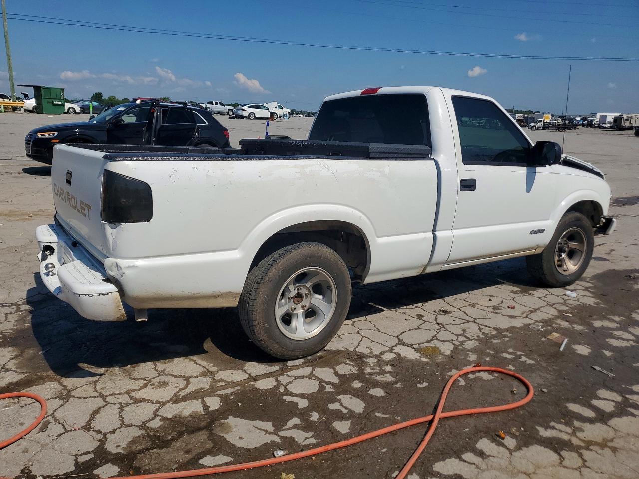 2002 Chevrolet S Truck S10 White vin: 1GCCS145828251744
