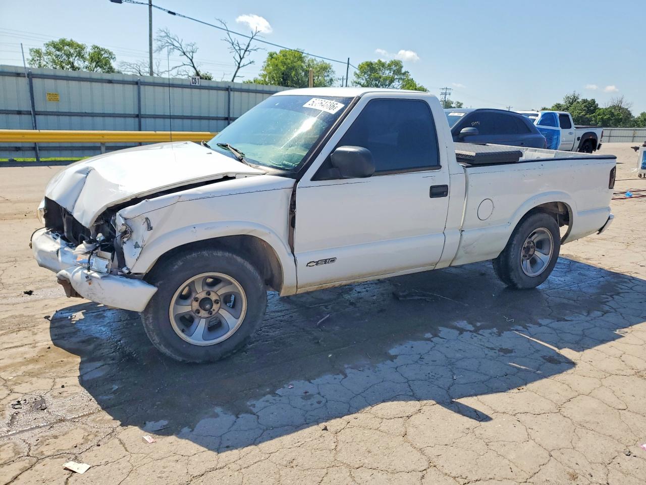 2002 Chevrolet S Truck S10 White vin: 1GCCS145828251744