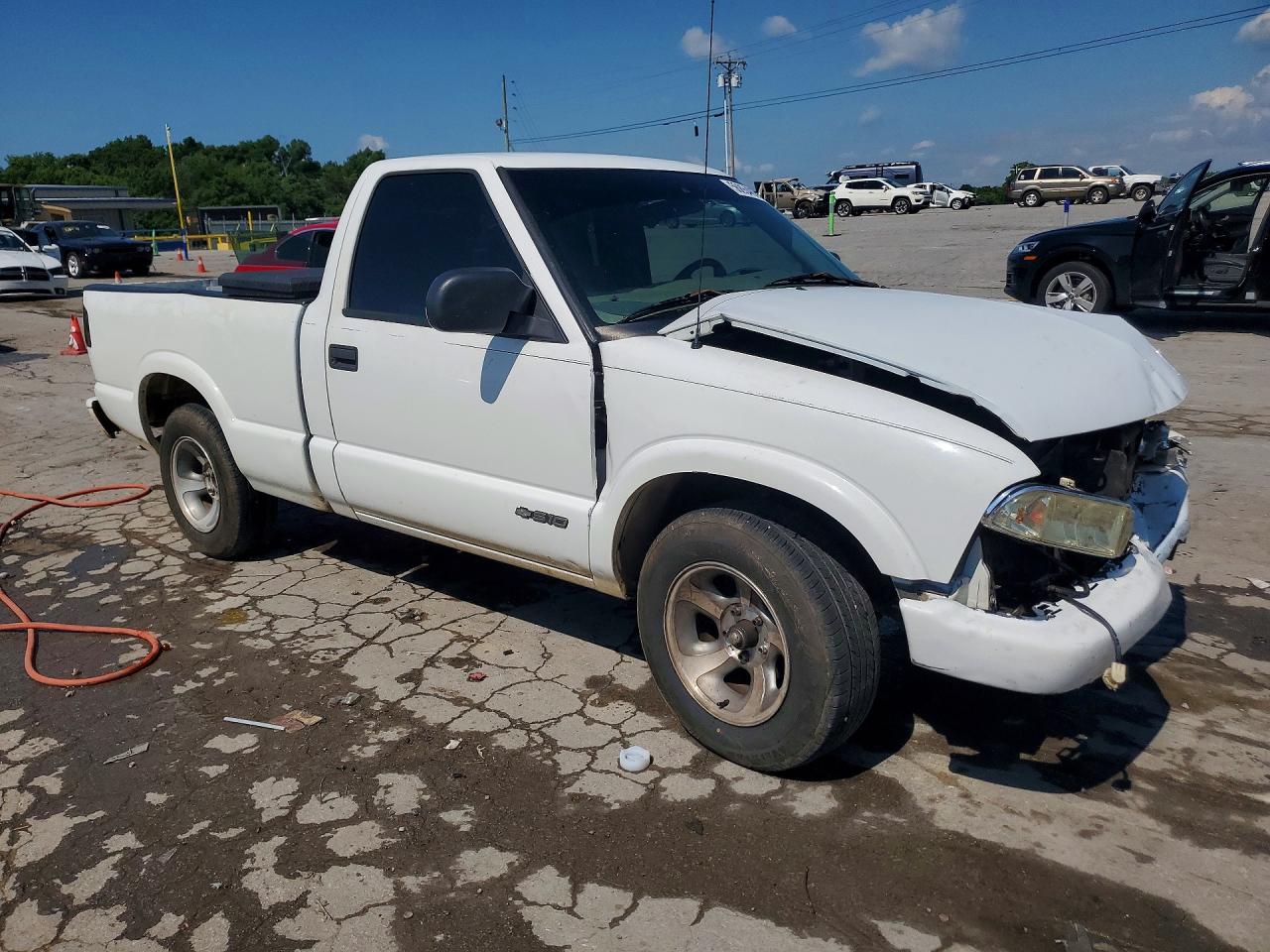 2002 Chevrolet S Truck S10 White vin: 1GCCS145828251744