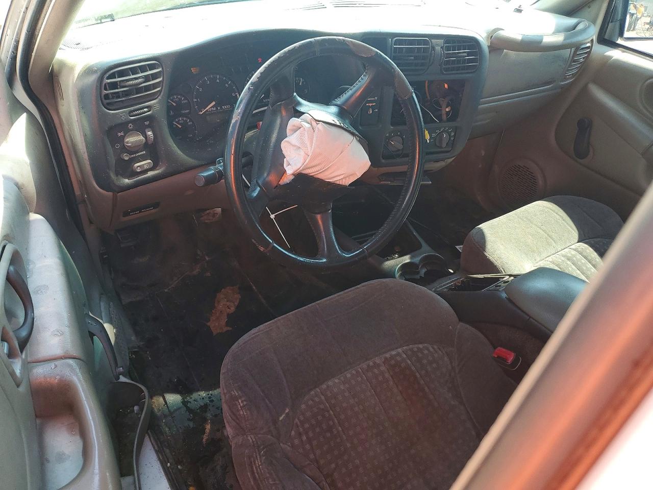 2002 Chevrolet S Truck S10 White vin: 1GCCS145828251744
