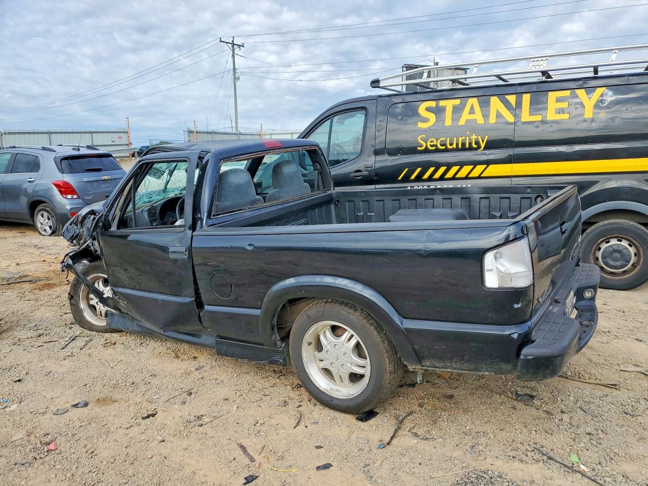 2000 Chevrolet S Truck S10 Black vin: 1GCCS1459Y8286799