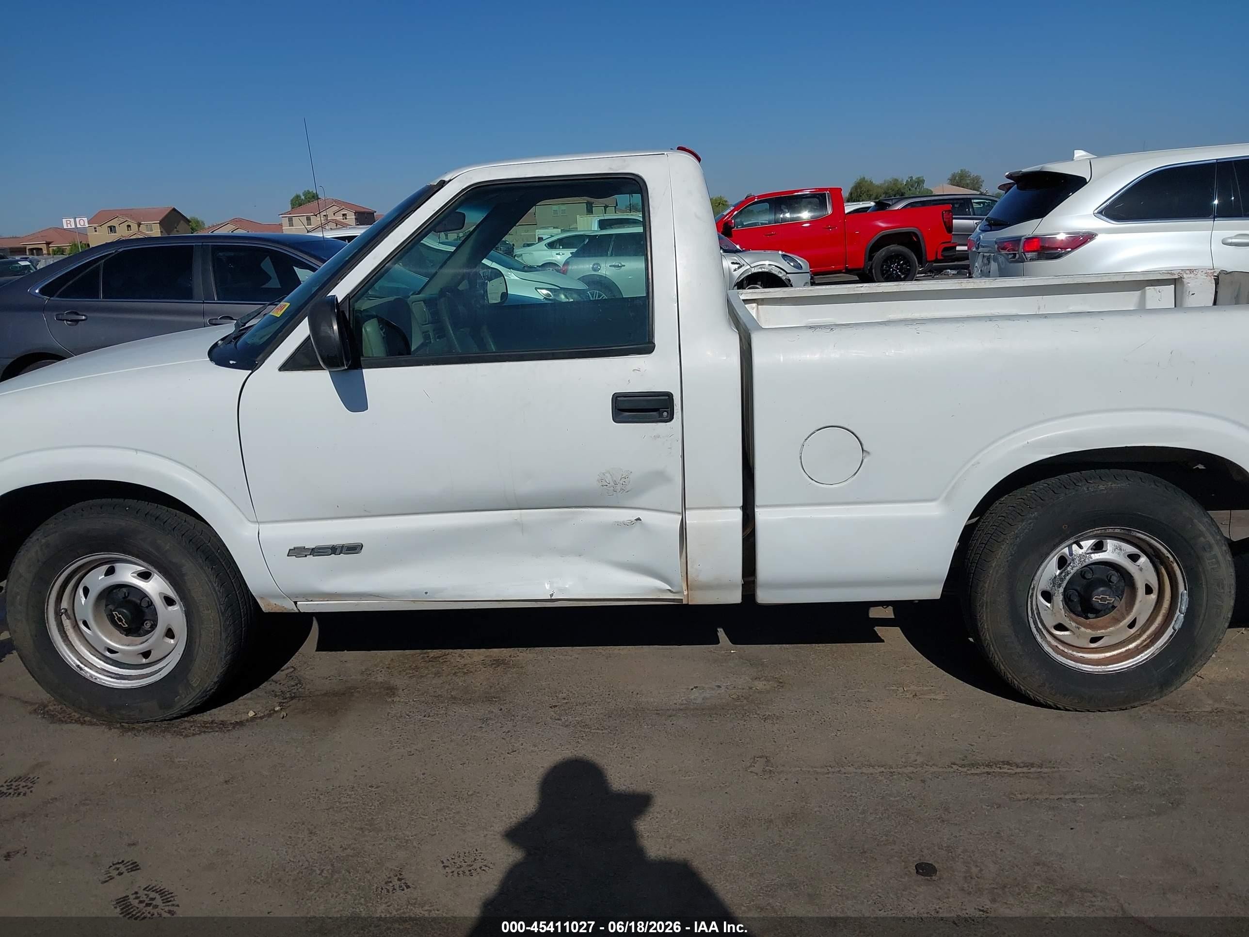 2001 Chevrolet S-10   White vin: 1GCCS145X18225032