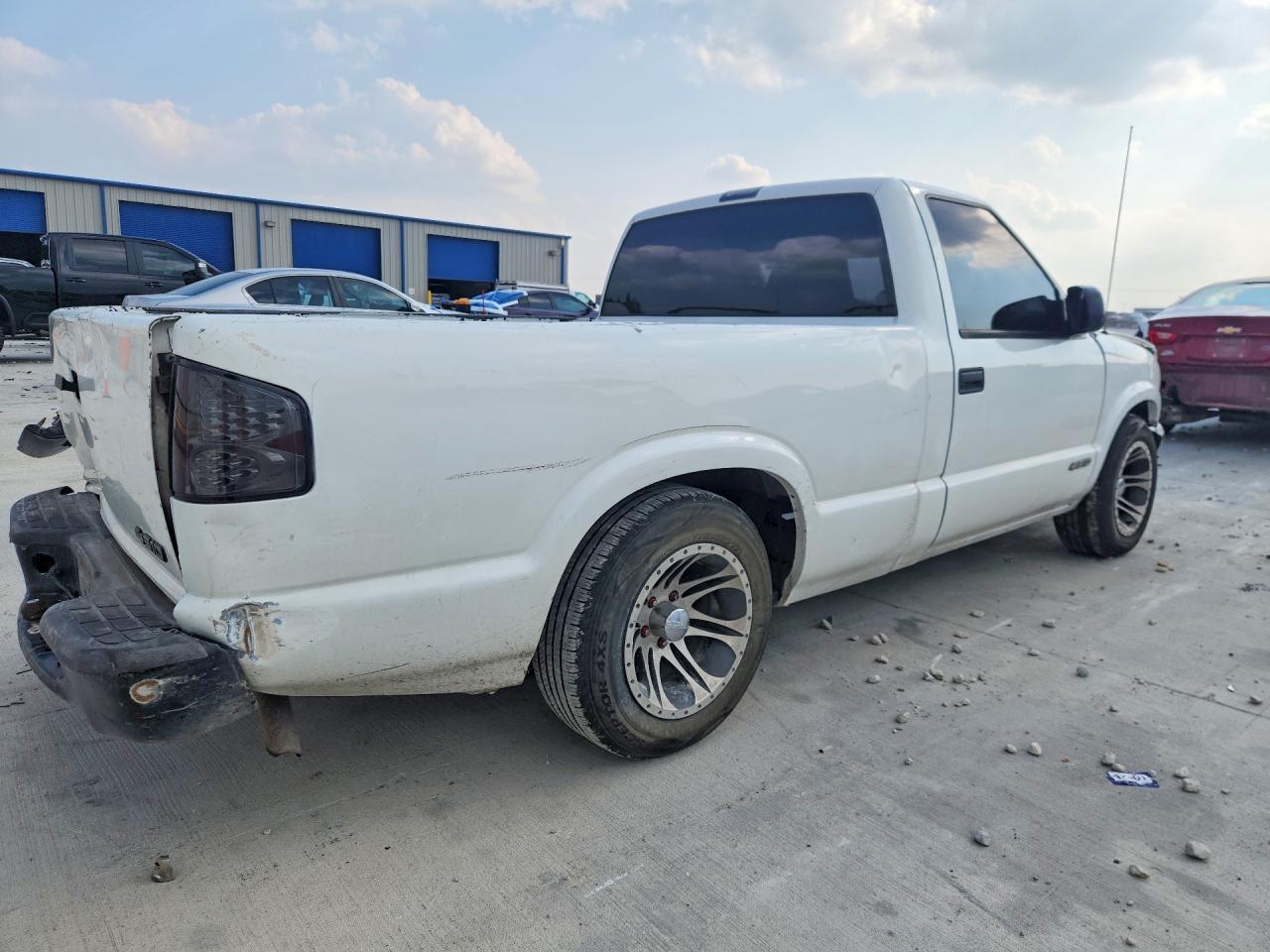 2000 Chevrolet S Truck S10 White vin: 1GCCS145XY8272622