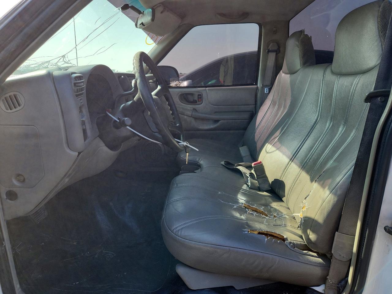 2000 Chevrolet S Truck S10 White vin: 1GCCS145XY8272622