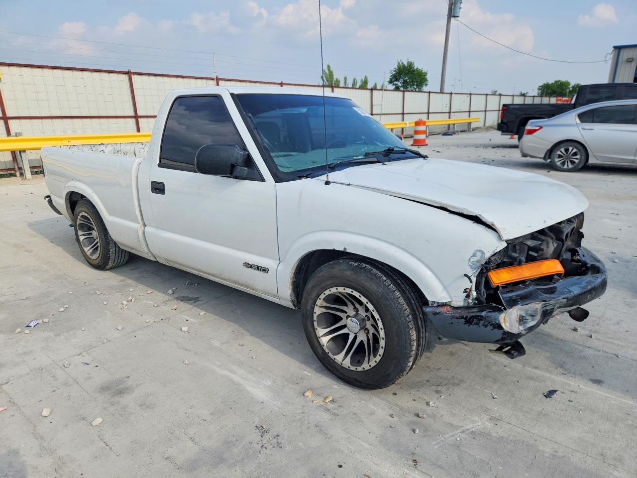 2000 Chevrolet S Truck S10 White vin: 1GCCS145XY8272622