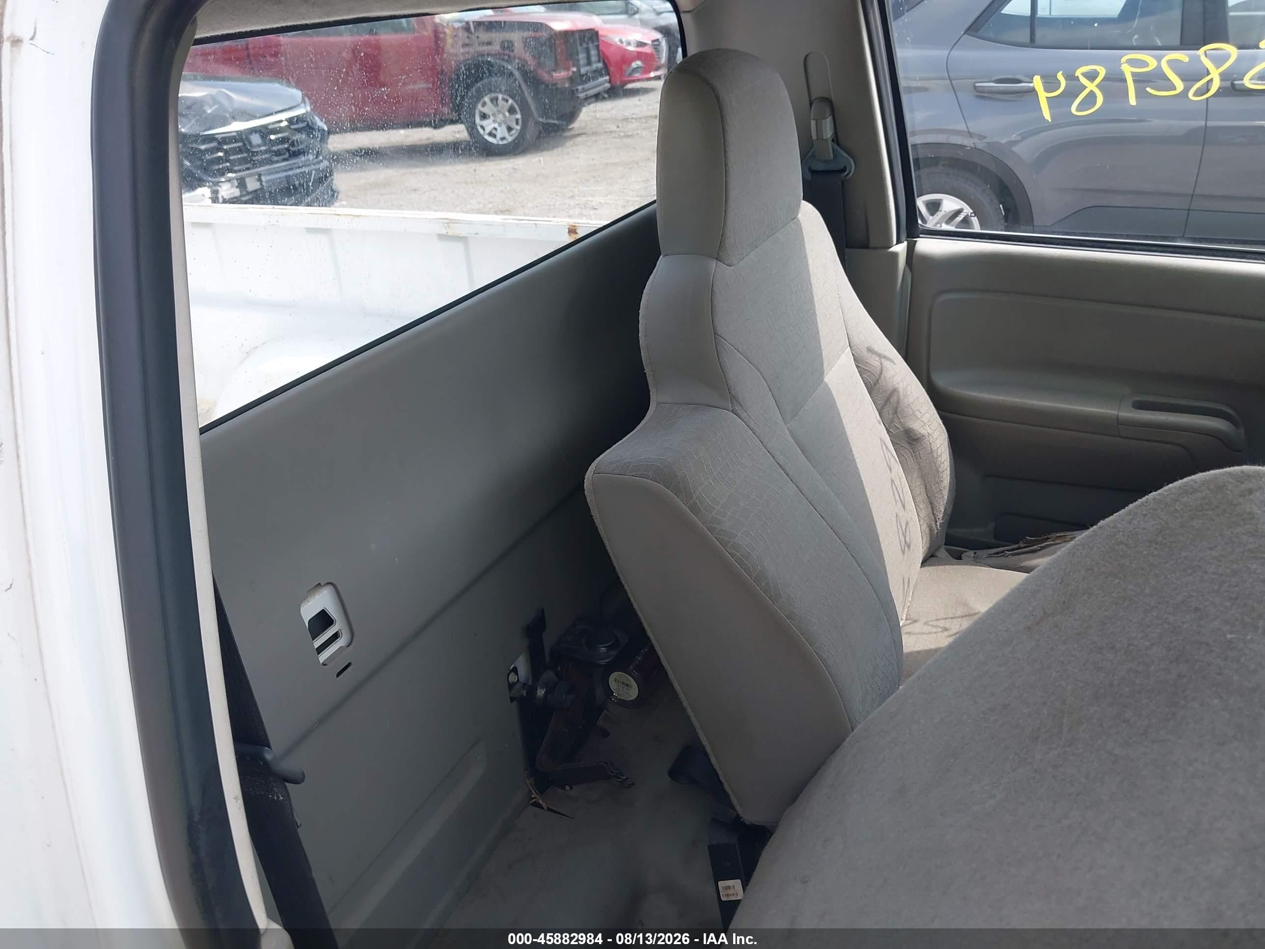 2006 Chevrolet Colorado Work Truck White vin: 1GCCS148268200613