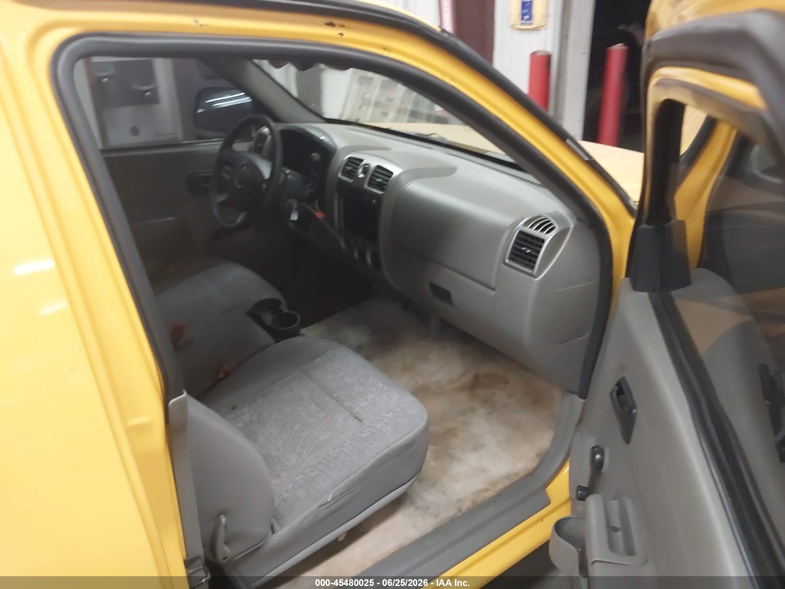 2005 Chevrolet Colorado   Yellow vin: 1GCCS148858241052
