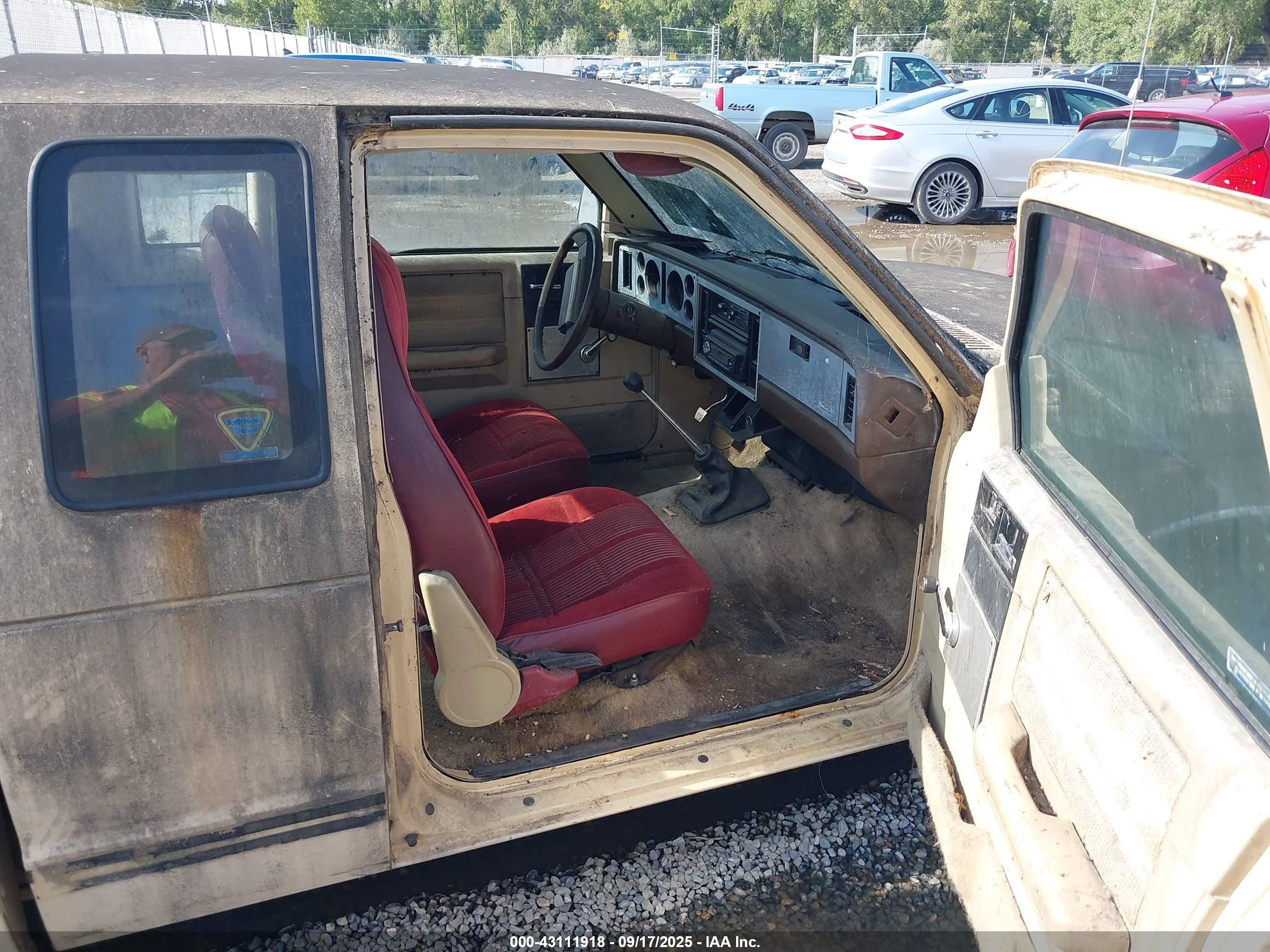 1983 Chevrolet S Truck S10 Cream vin: 1GCCS14B6D0141914