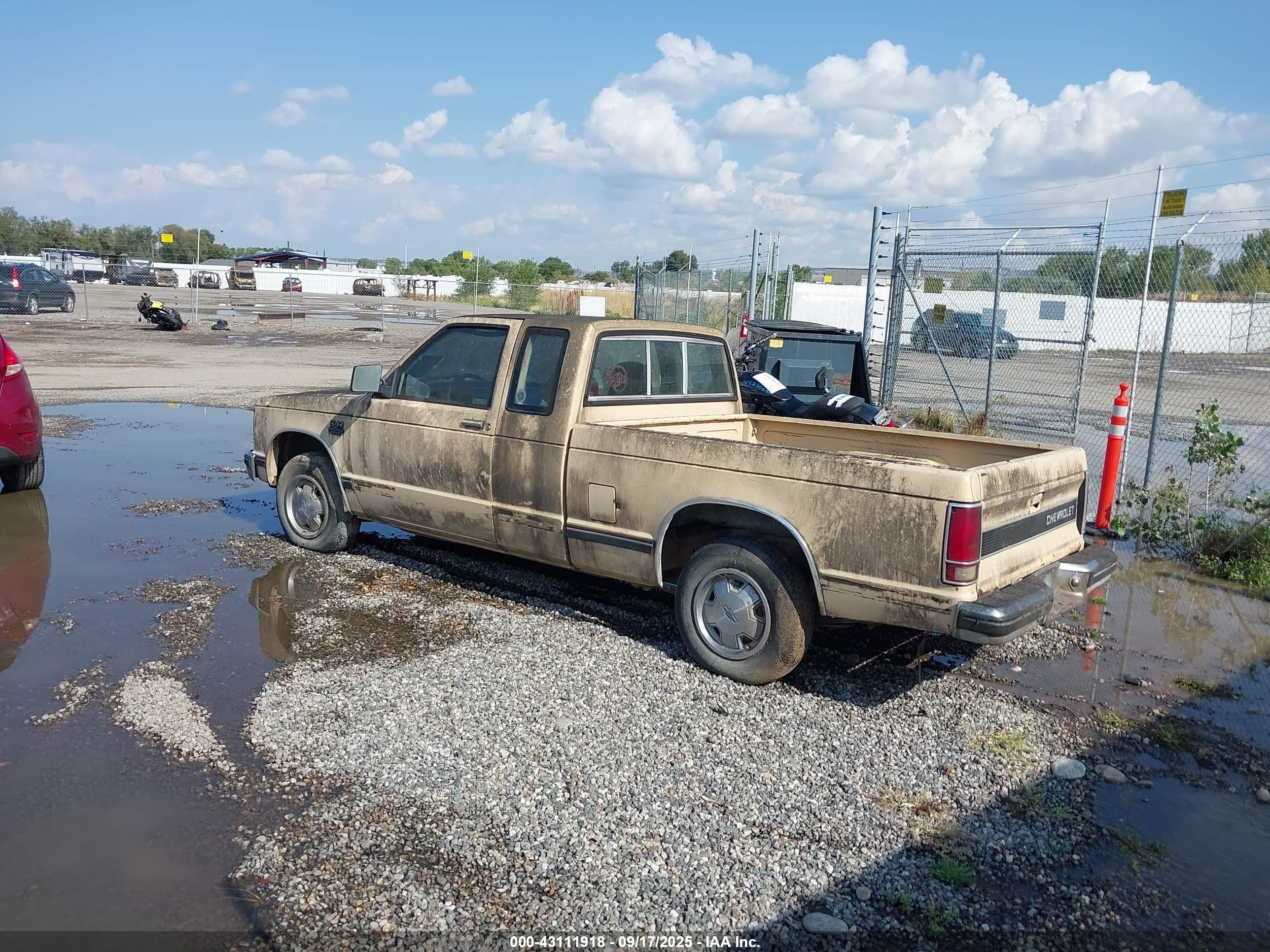 1983 Chevrolet S Truck S10 Cream vin: 1GCCS14B6D0141914