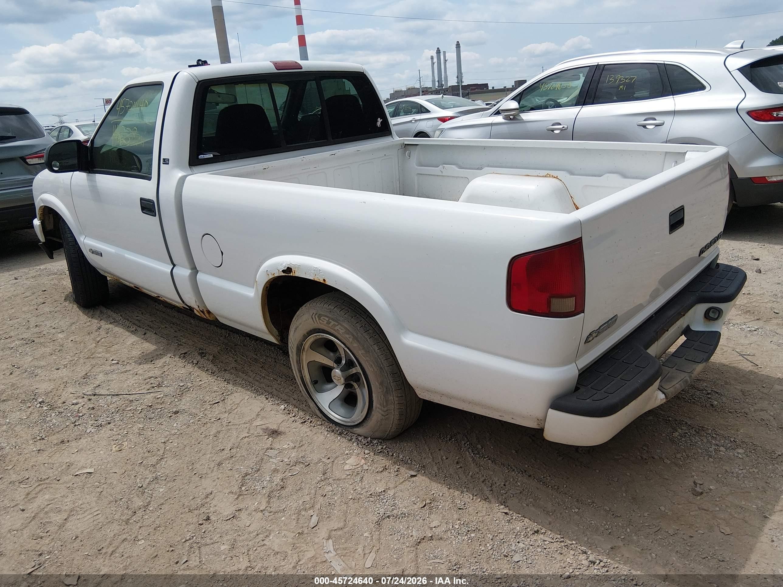 2003 Chevrolet S-10 Ls White vin: 1GCCS14H238135046