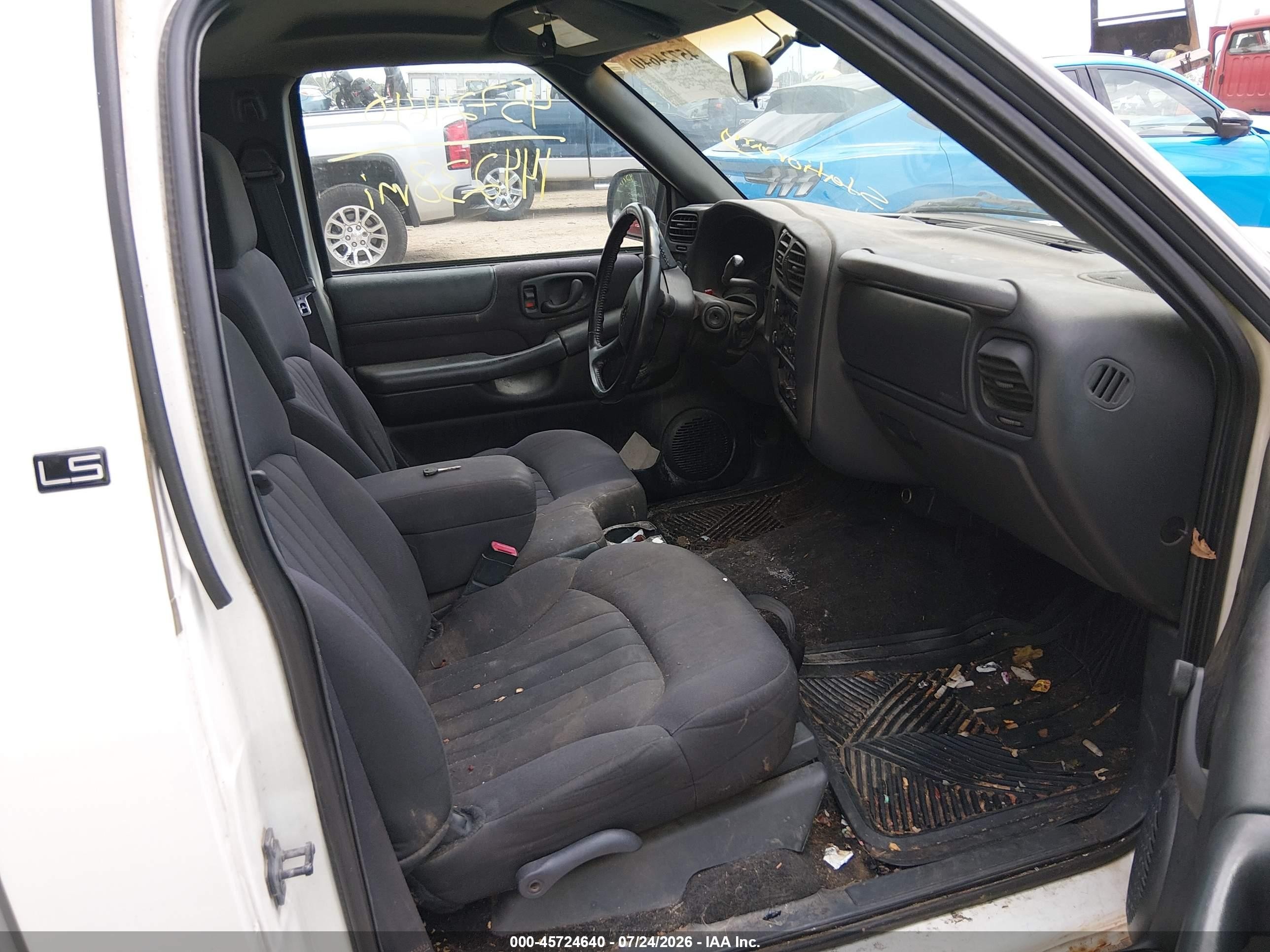 2003 Chevrolet S-10 Ls White vin: 1GCCS14H238135046