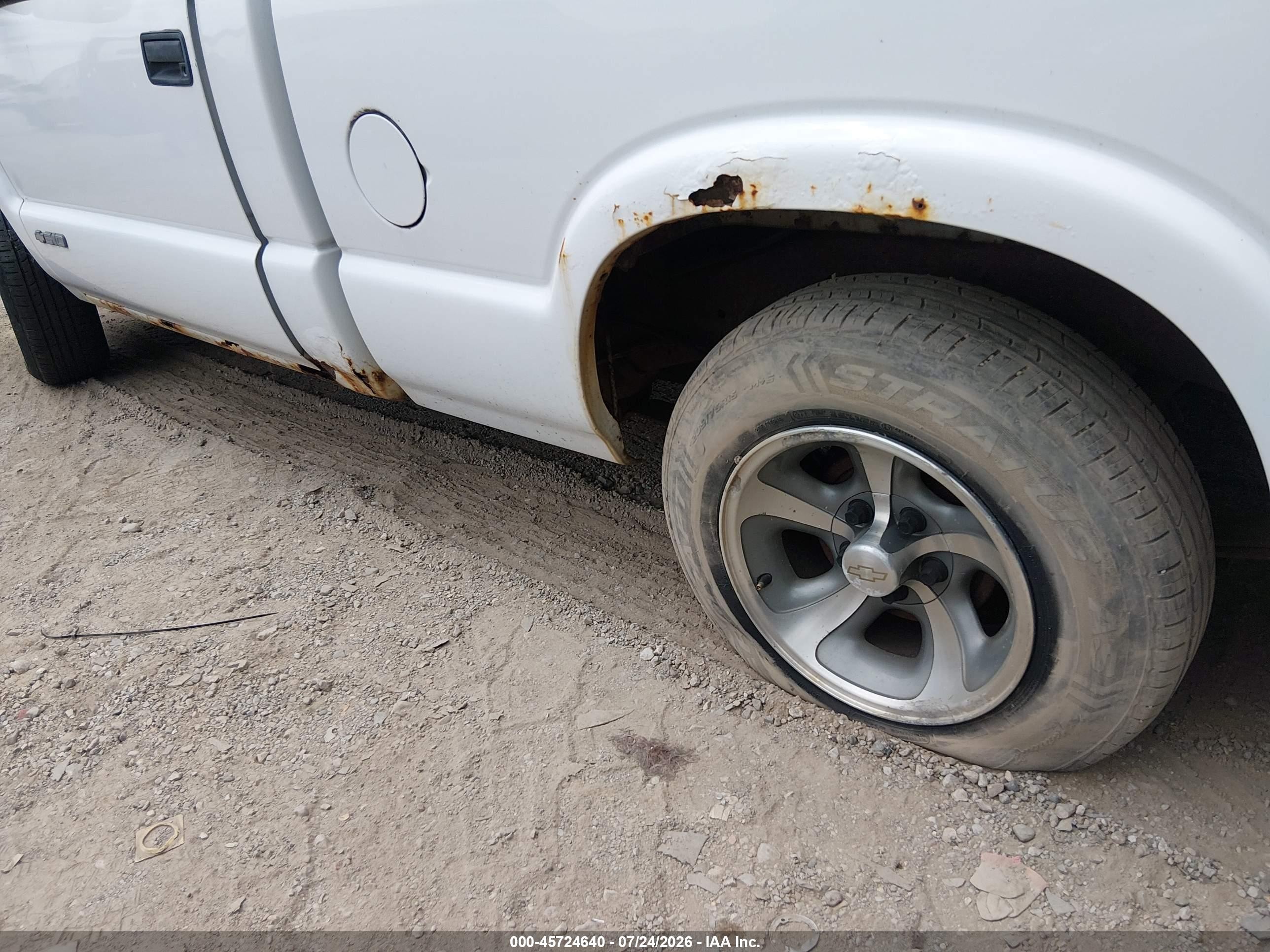2003 Chevrolet S-10 Ls White vin: 1GCCS14H238135046