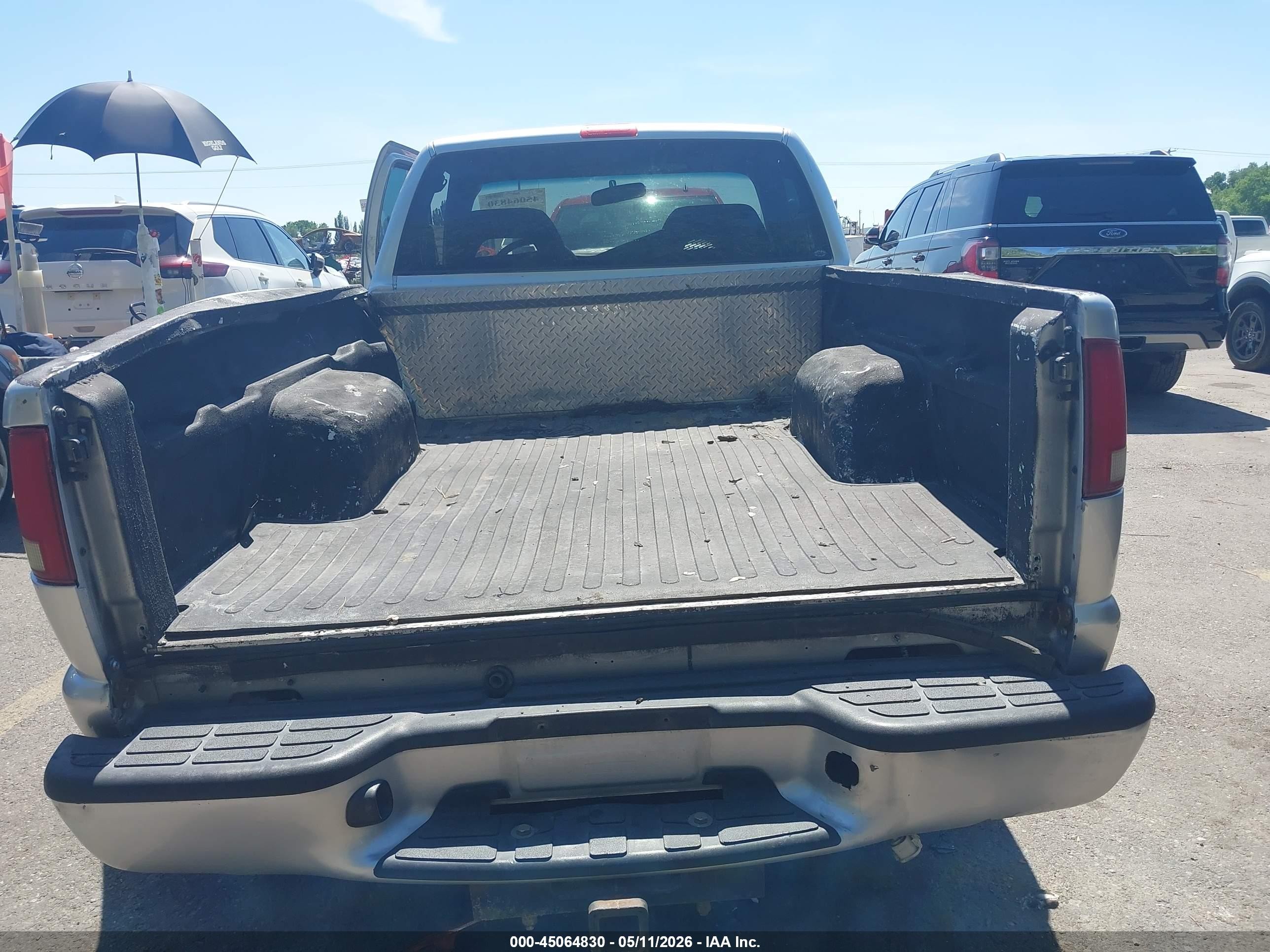 2003 Chevrolet S-10   Silver vin: 1GCCS14H538200651