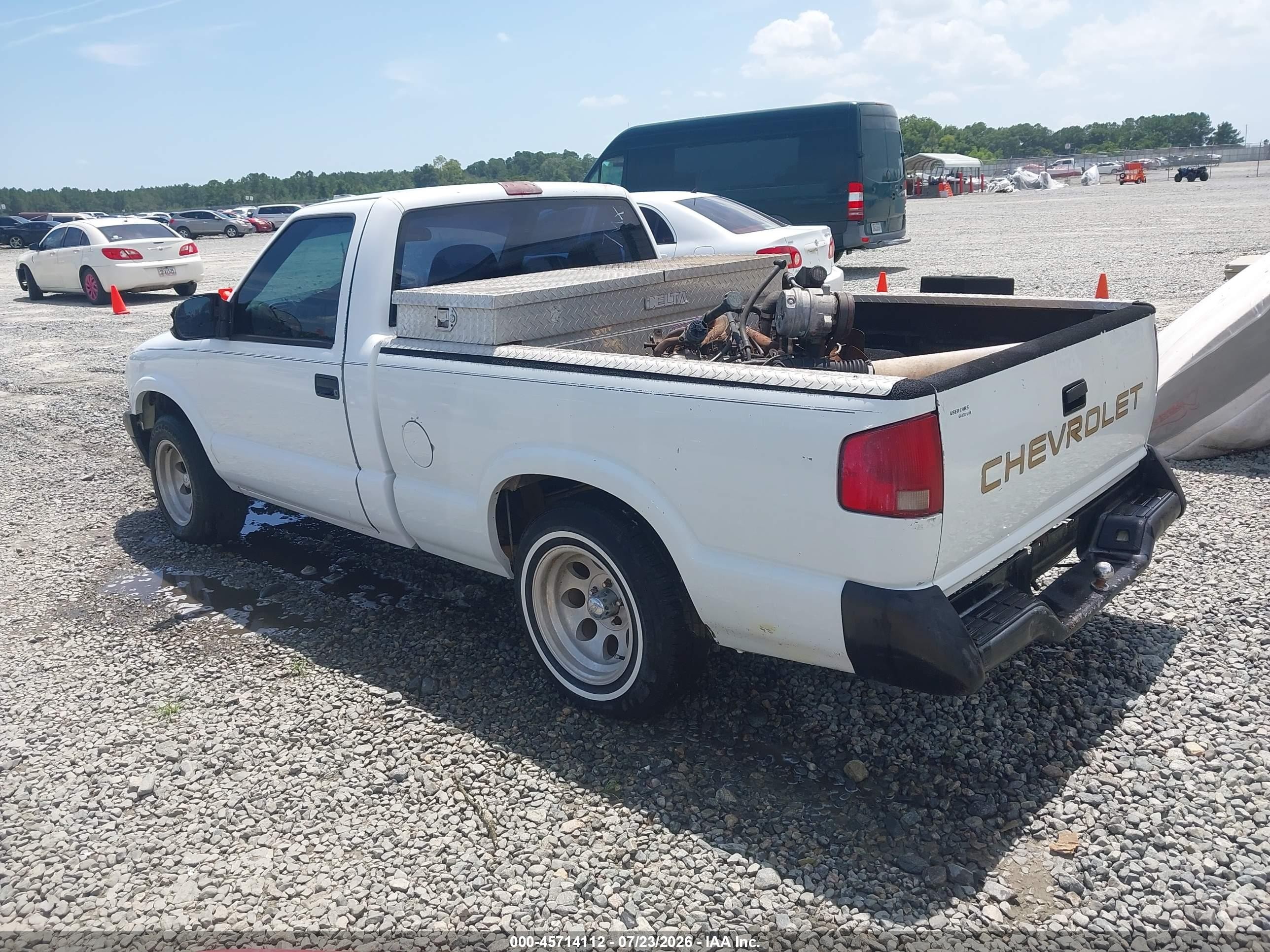 2003 Chevrolet S-10   White vin: 1GCCS14H738139495