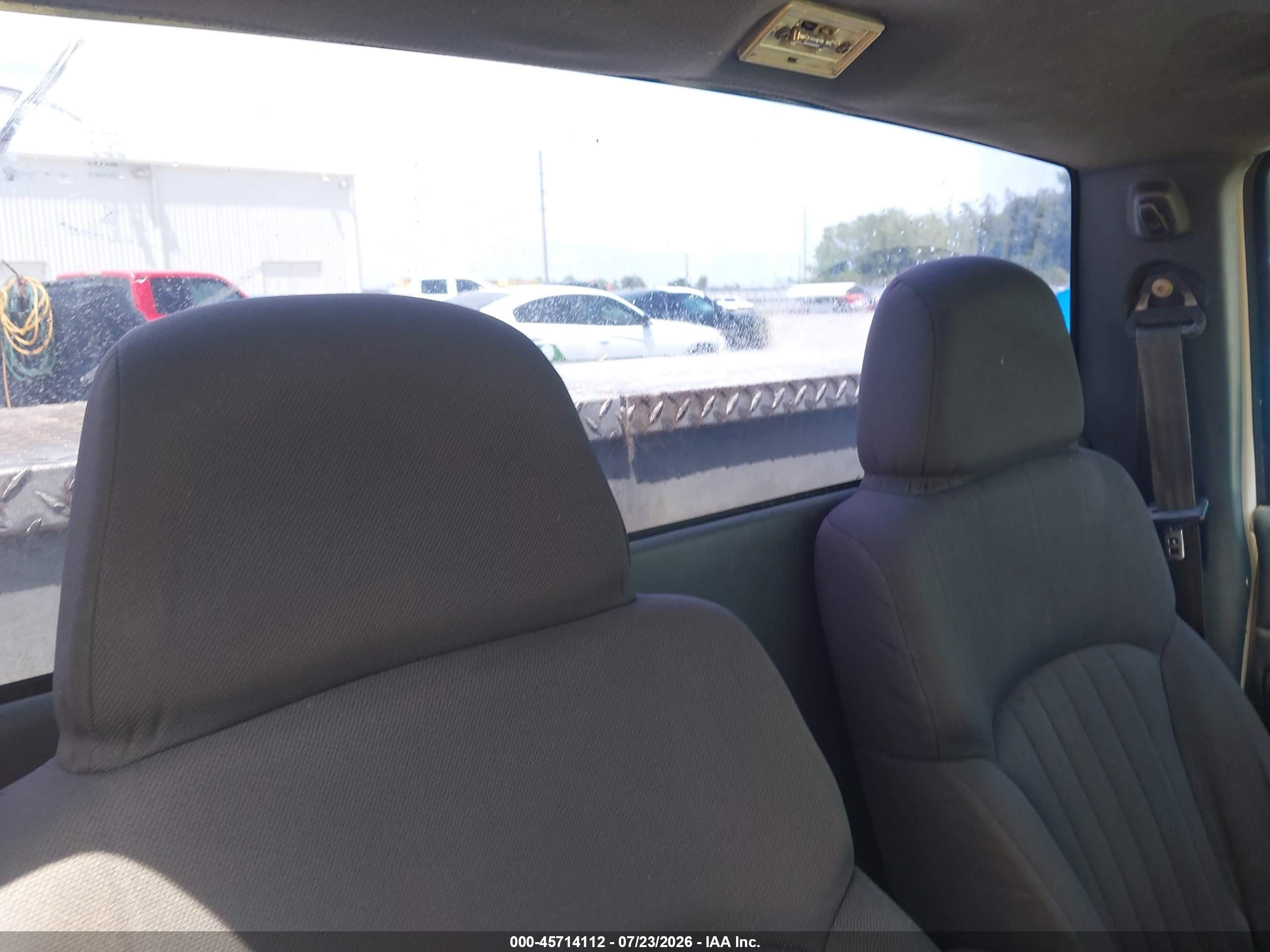 2003 Chevrolet S-10   White vin: 1GCCS14H738139495