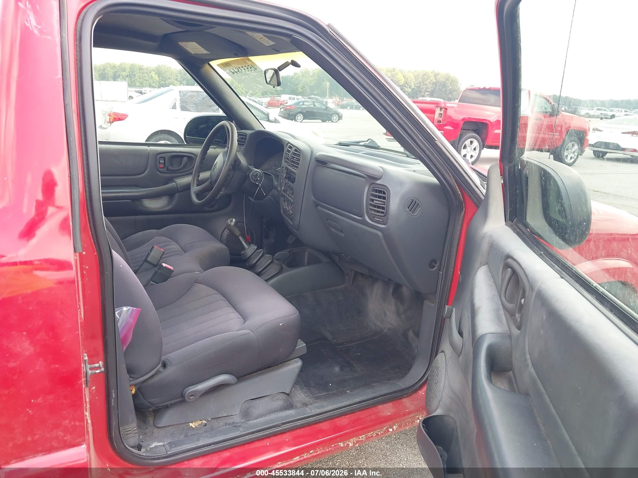 2003 Chevrolet S-10   Red vin: 1GCCS14H838205505