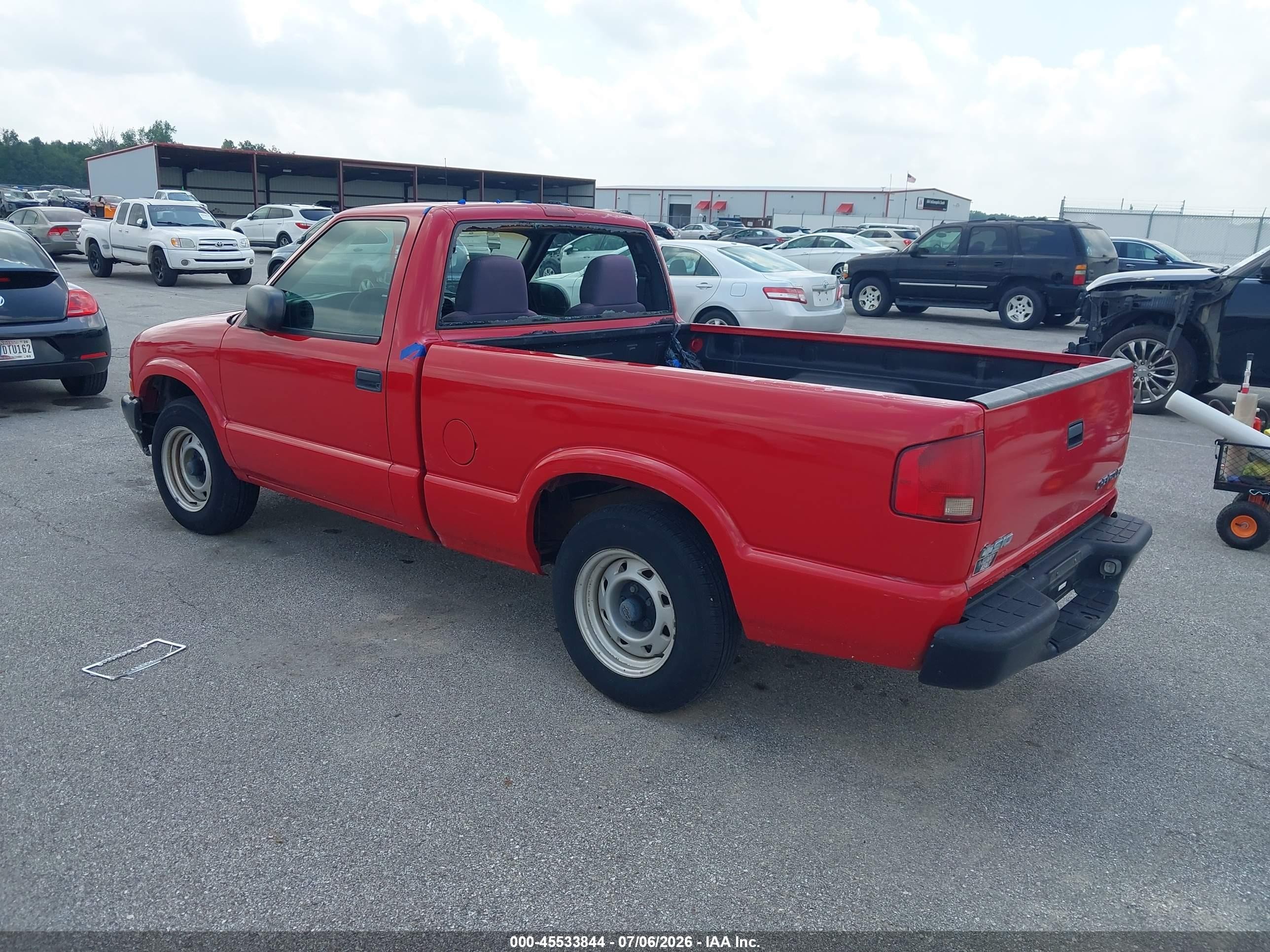 2003 Chevrolet S-10   Red vin: 1GCCS14H838205505