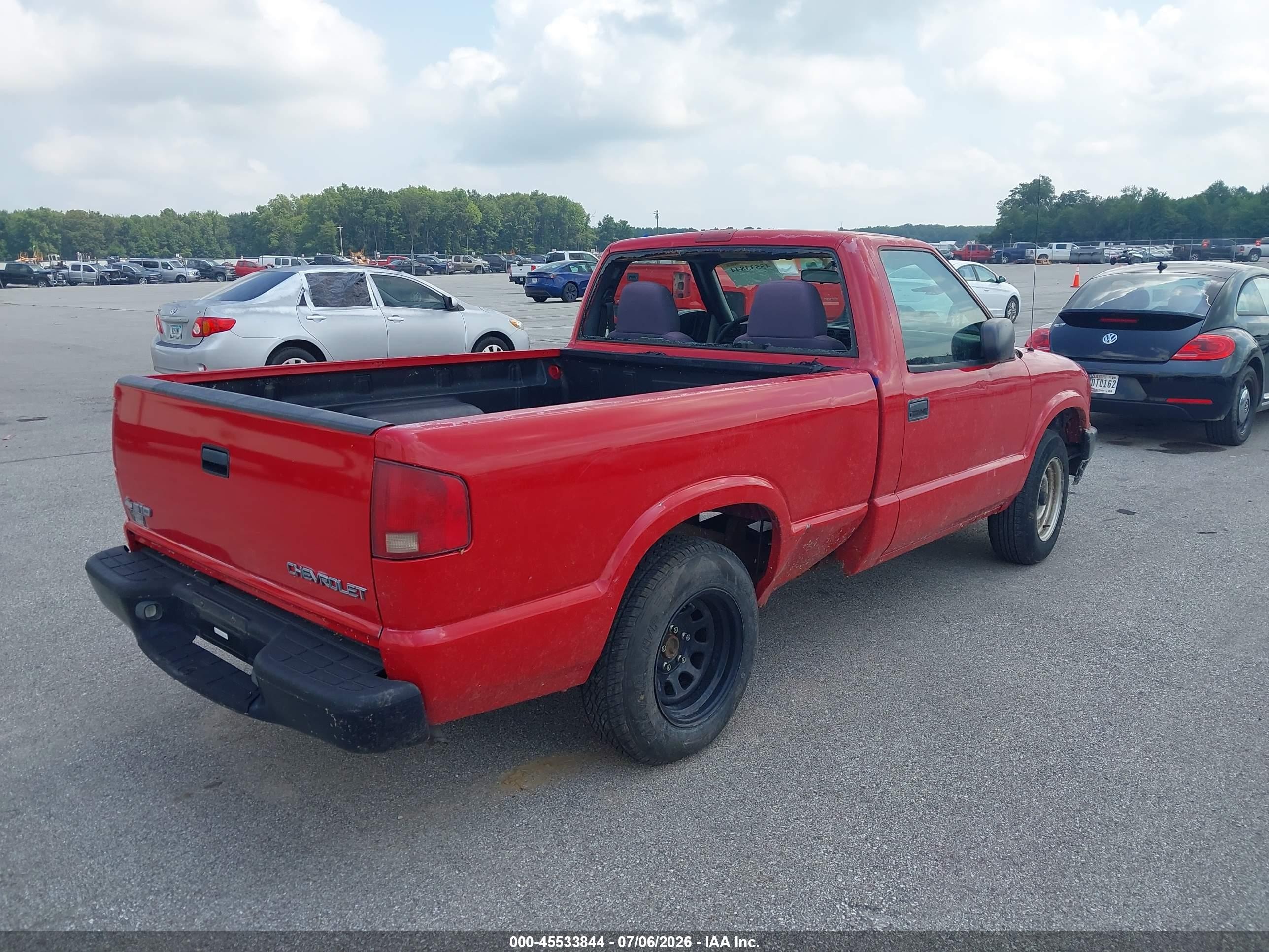 2003 Chevrolet S-10   Red vin: 1GCCS14H838205505
