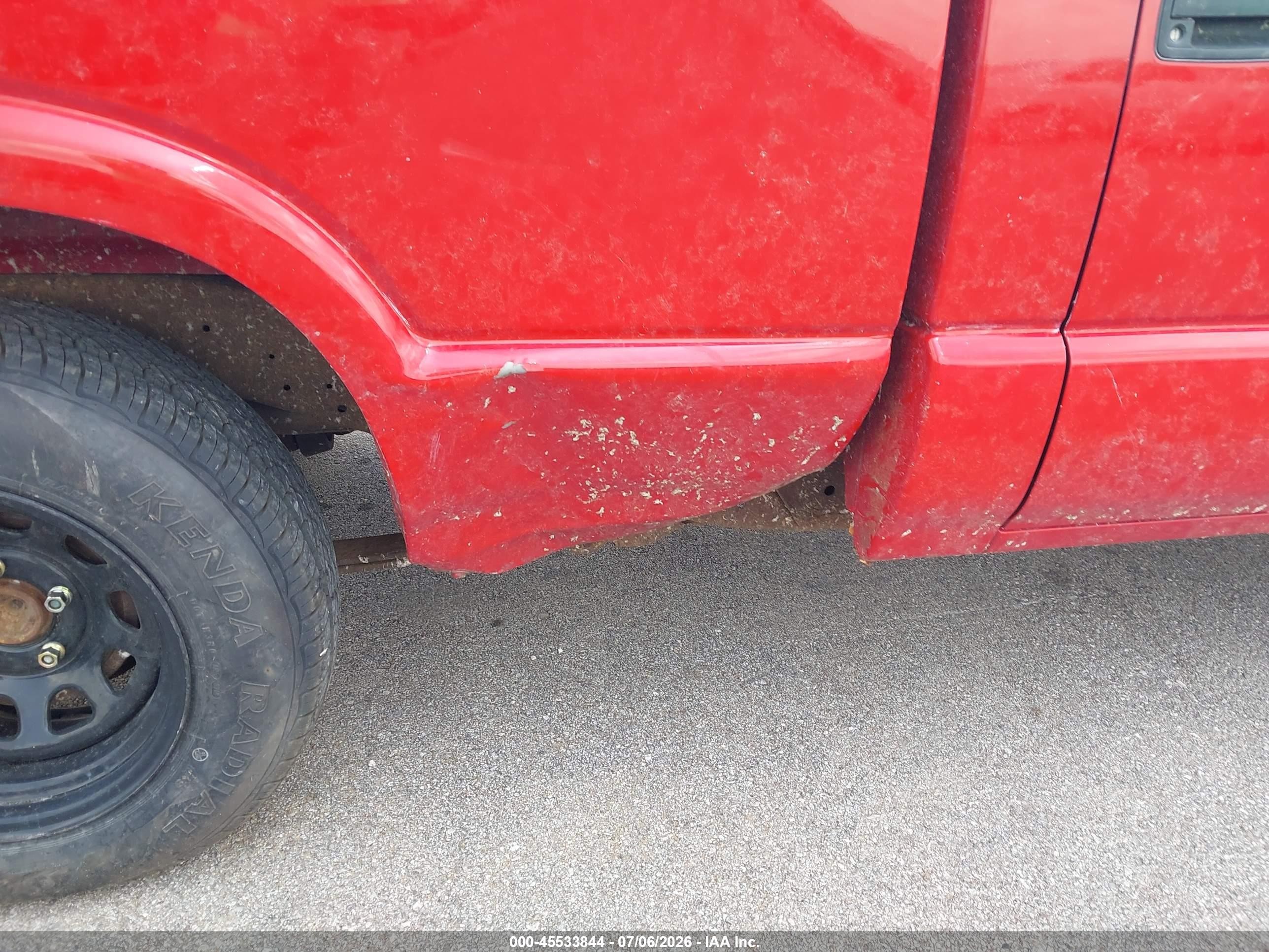 2003 Chevrolet S-10   Red vin: 1GCCS14H838205505
