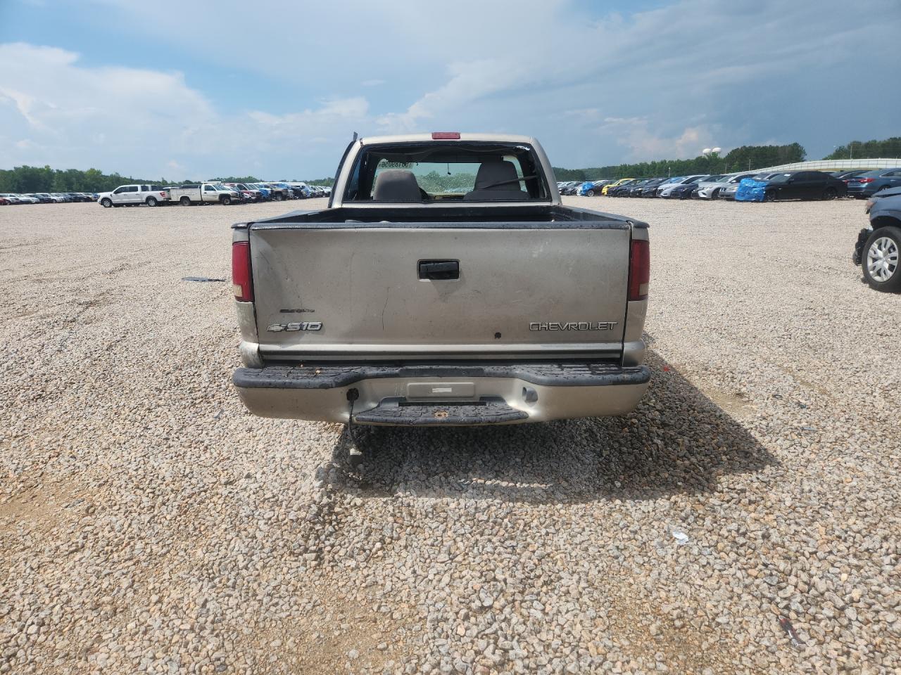 2003 Chevrolet S Truck S10 Tan vin: 1GCCS14H938150692