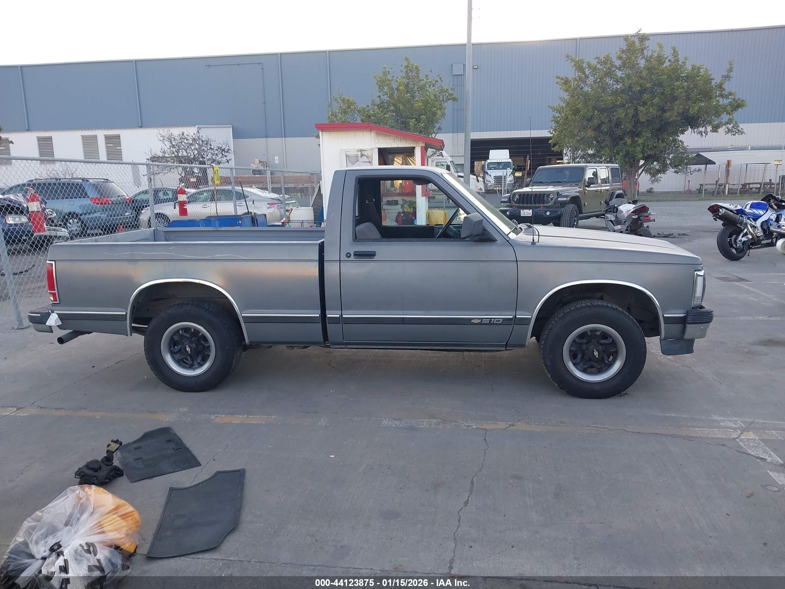 1991 Chevrolet S Truck S10 Серый vin: 1GCCS14R2M8197427