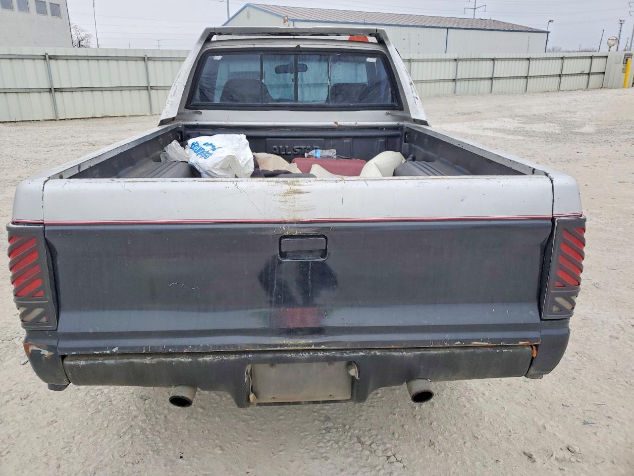 1991 Chevrolet S Truck S10 Two Tone vin: 1GCCS14R9M2318229