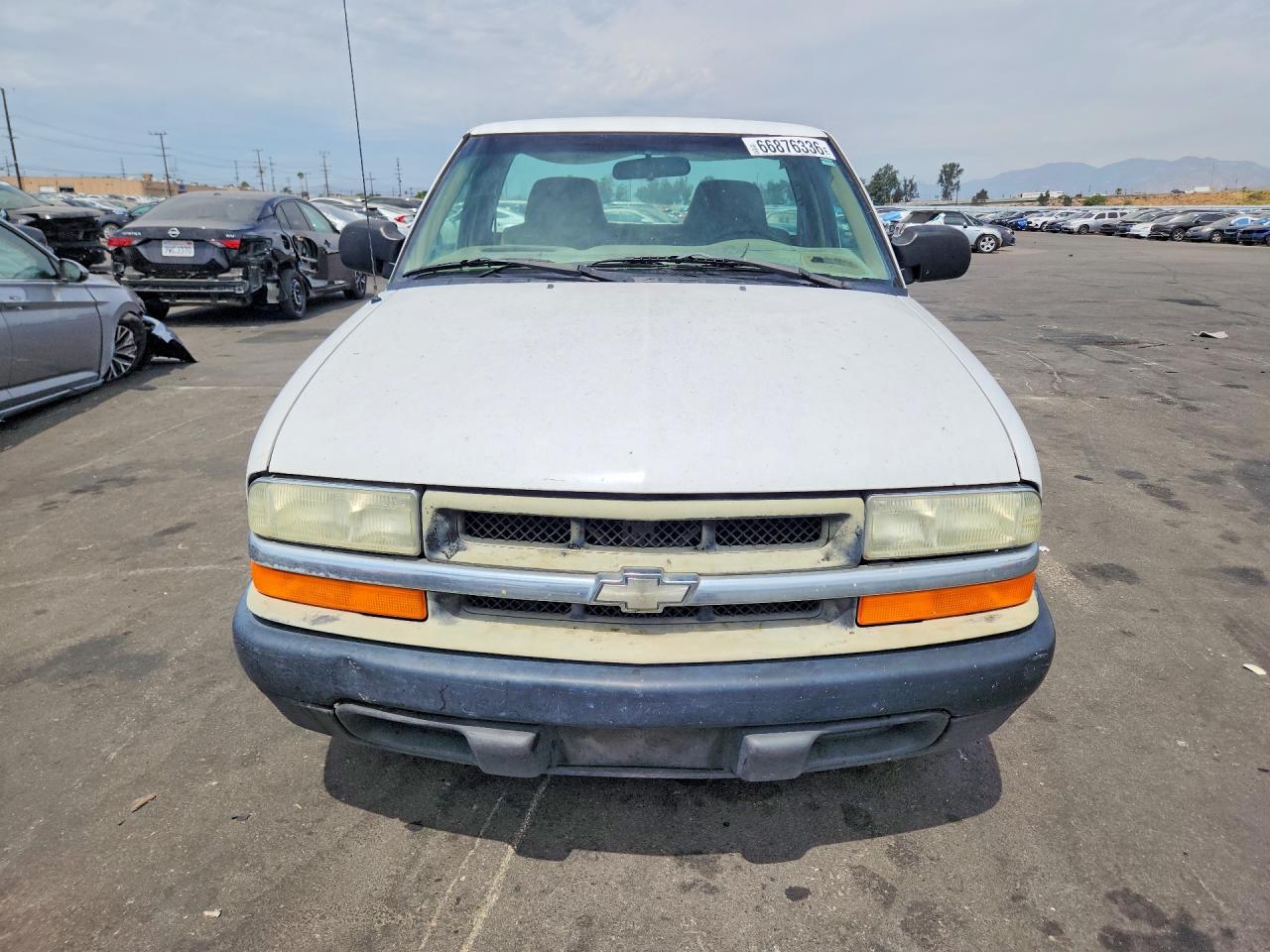 2001 Chevrolet S Truck S10 White vin: 1GCCS14W818211607
